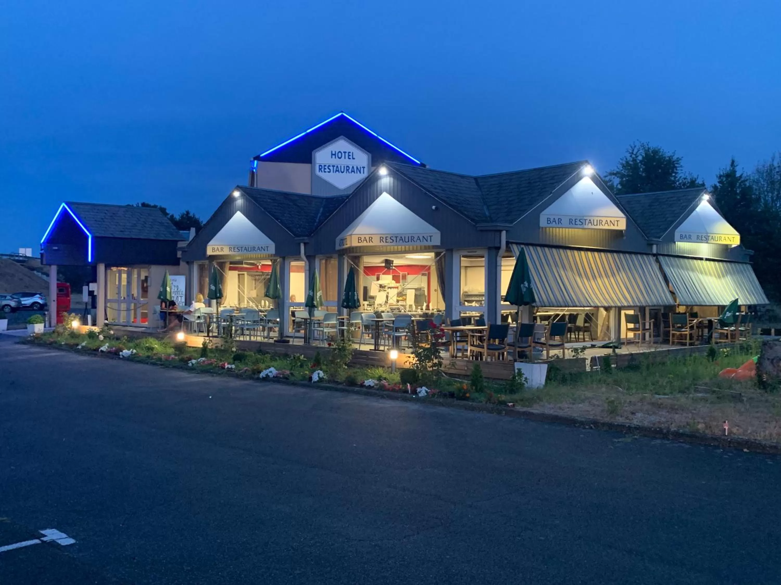 Property building in Astrotel Romorantin-Lanthenay Soirée étape