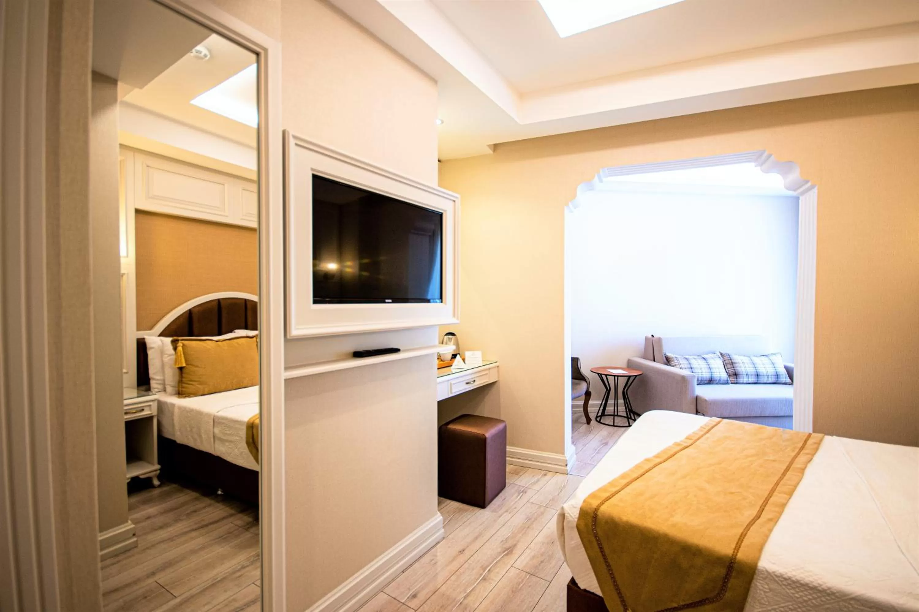 TV and multimedia, Bed in Boss Hotel Sultanahmet