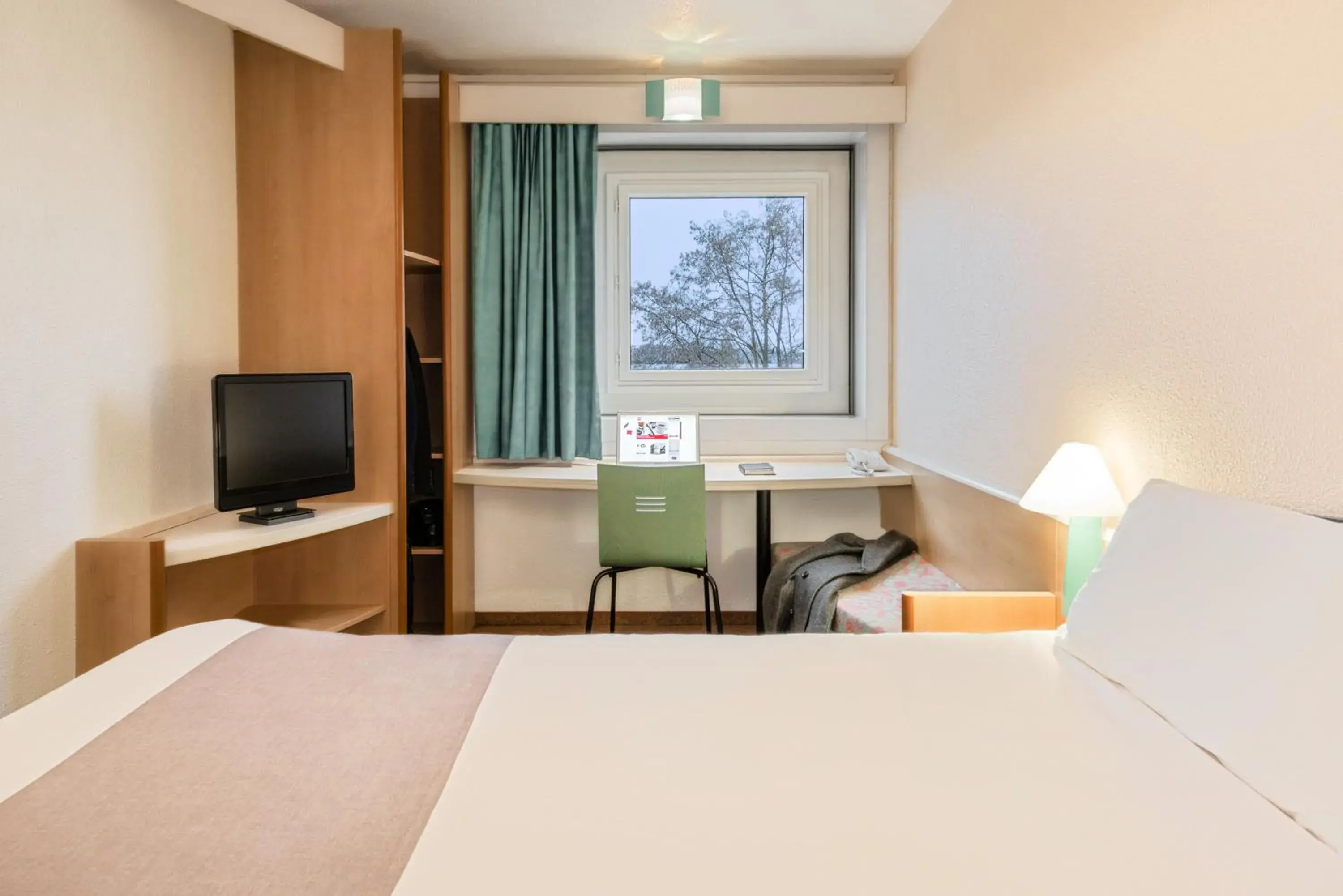 Photo of the whole room, Bed in ibis Paris Pantin Eglise