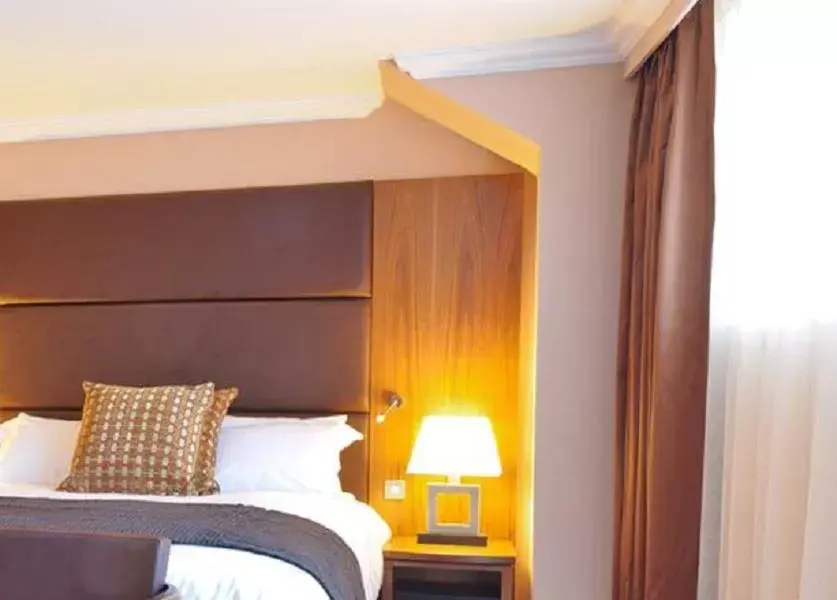 Bedroom, Bed in Rox Hotel Aberdeen by Compass Hospitality