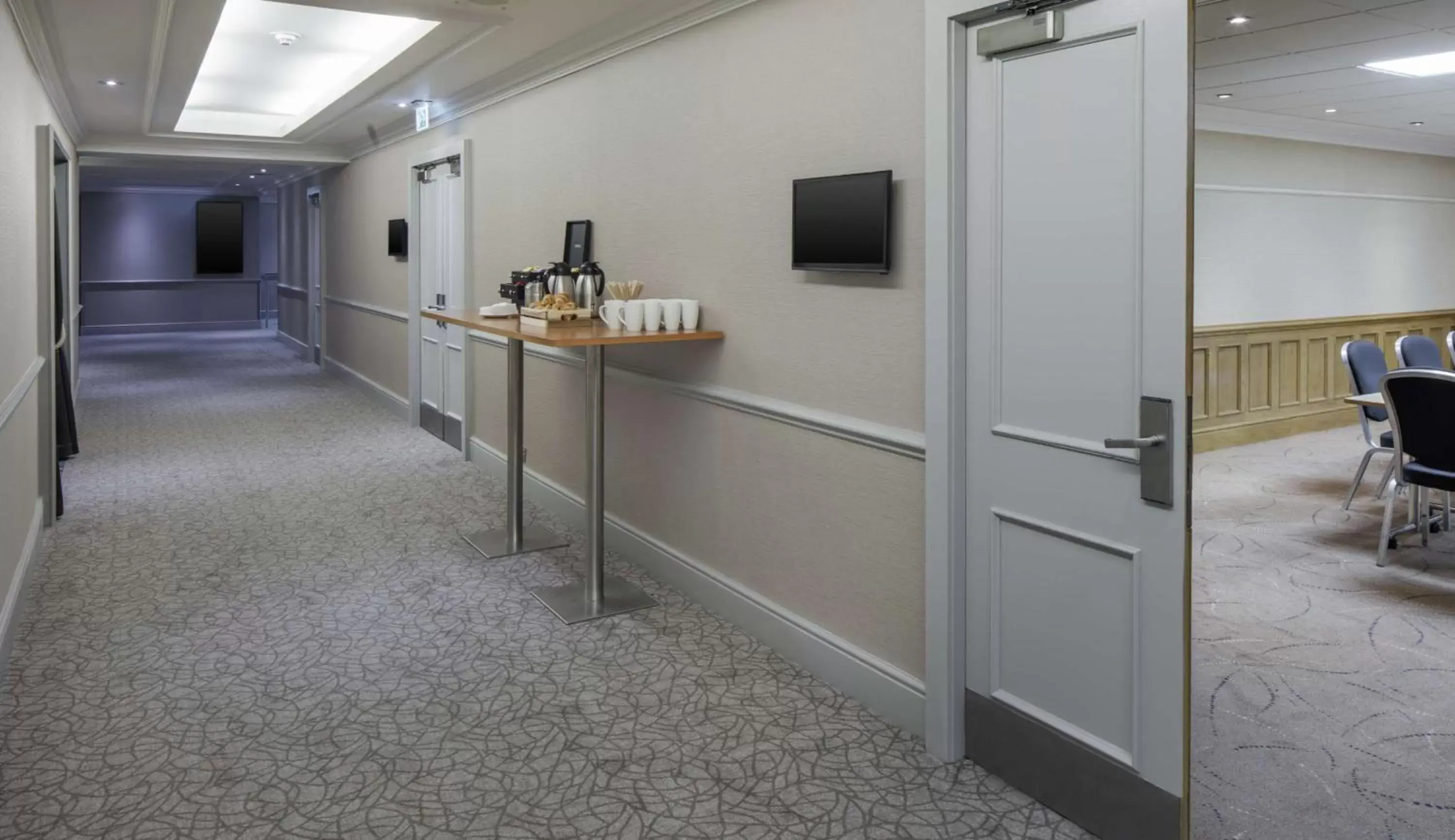 Meeting/conference room, Lobby/Reception in Hilton East Midlands Airport