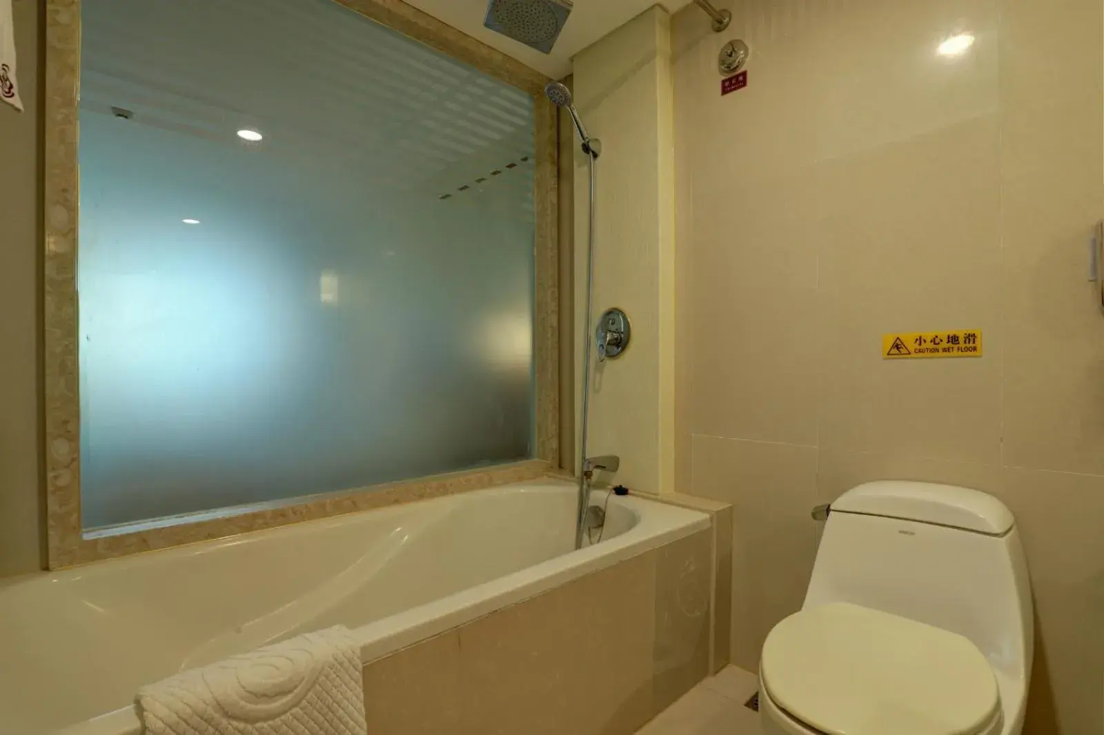 Bathroom in Oscar Hotel