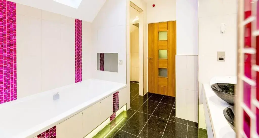 Bathroom in Applegarth Villa Hotel & Restaurant (Adult Only)