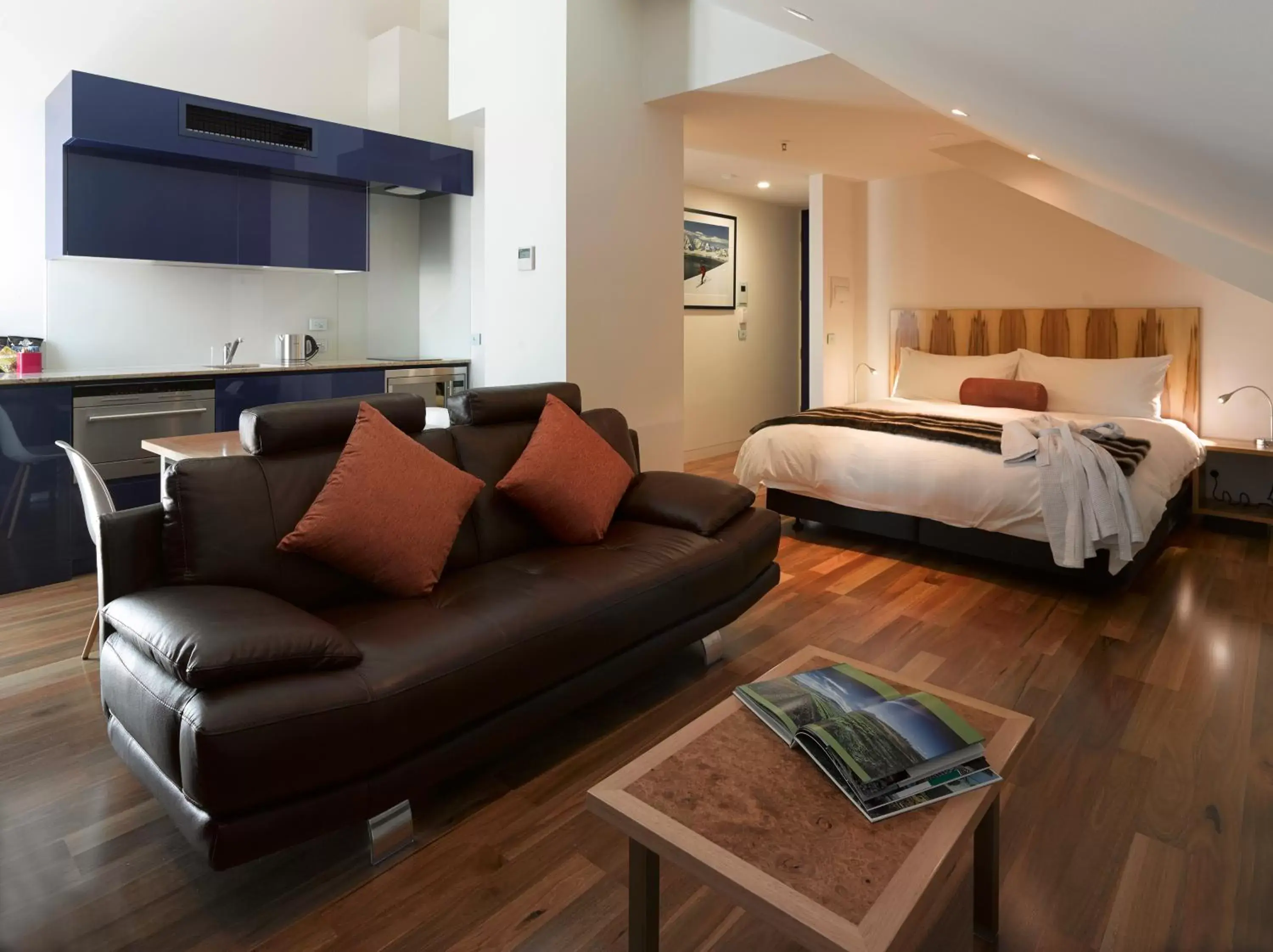 Bed in Salamanca Wharf Hotel