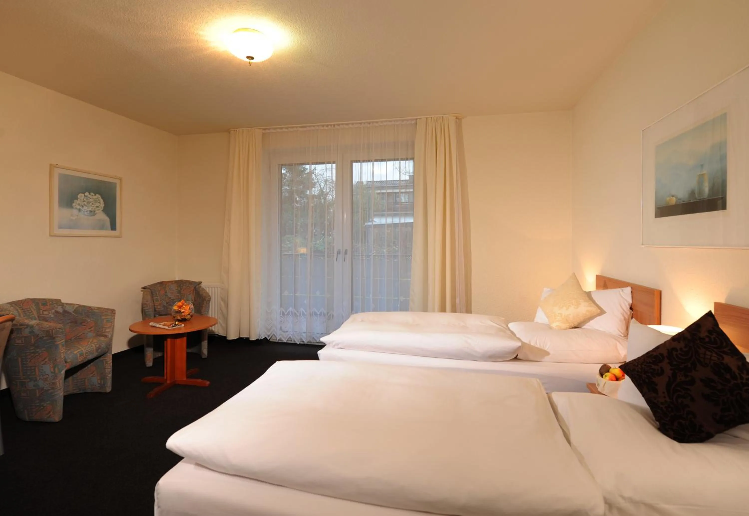 Photo of the whole room, Bed in Air Hotel Wartburg