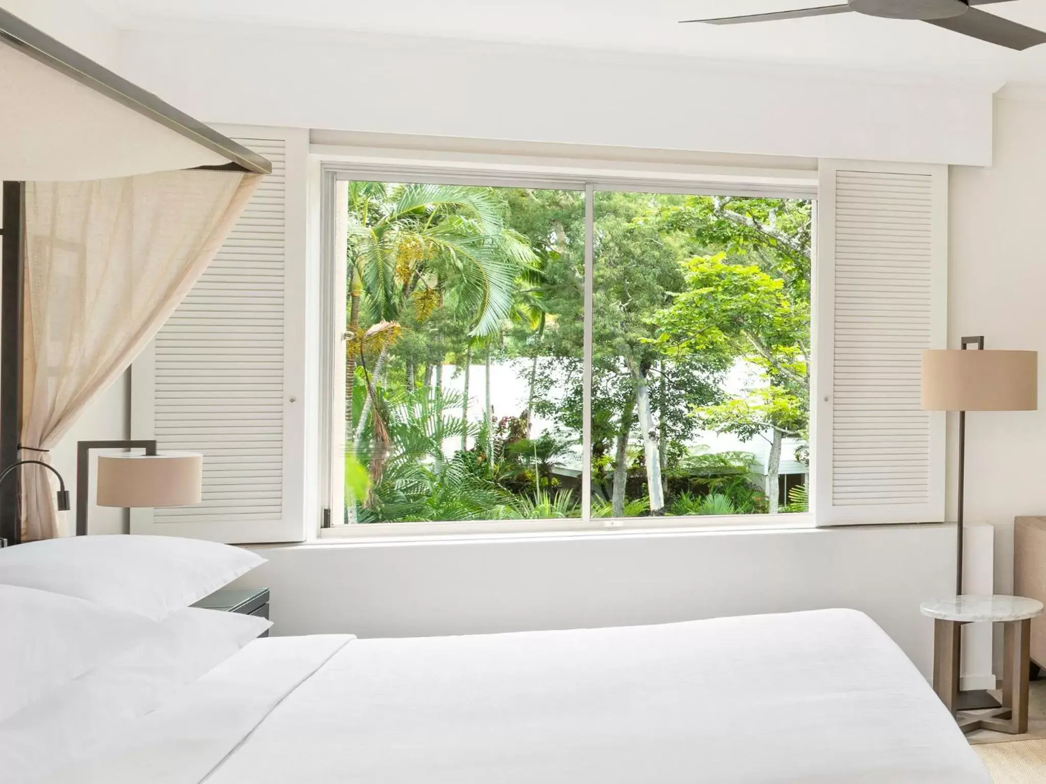 Seating area, Bed in Sheraton Grand Mirage Resort, Port Douglas