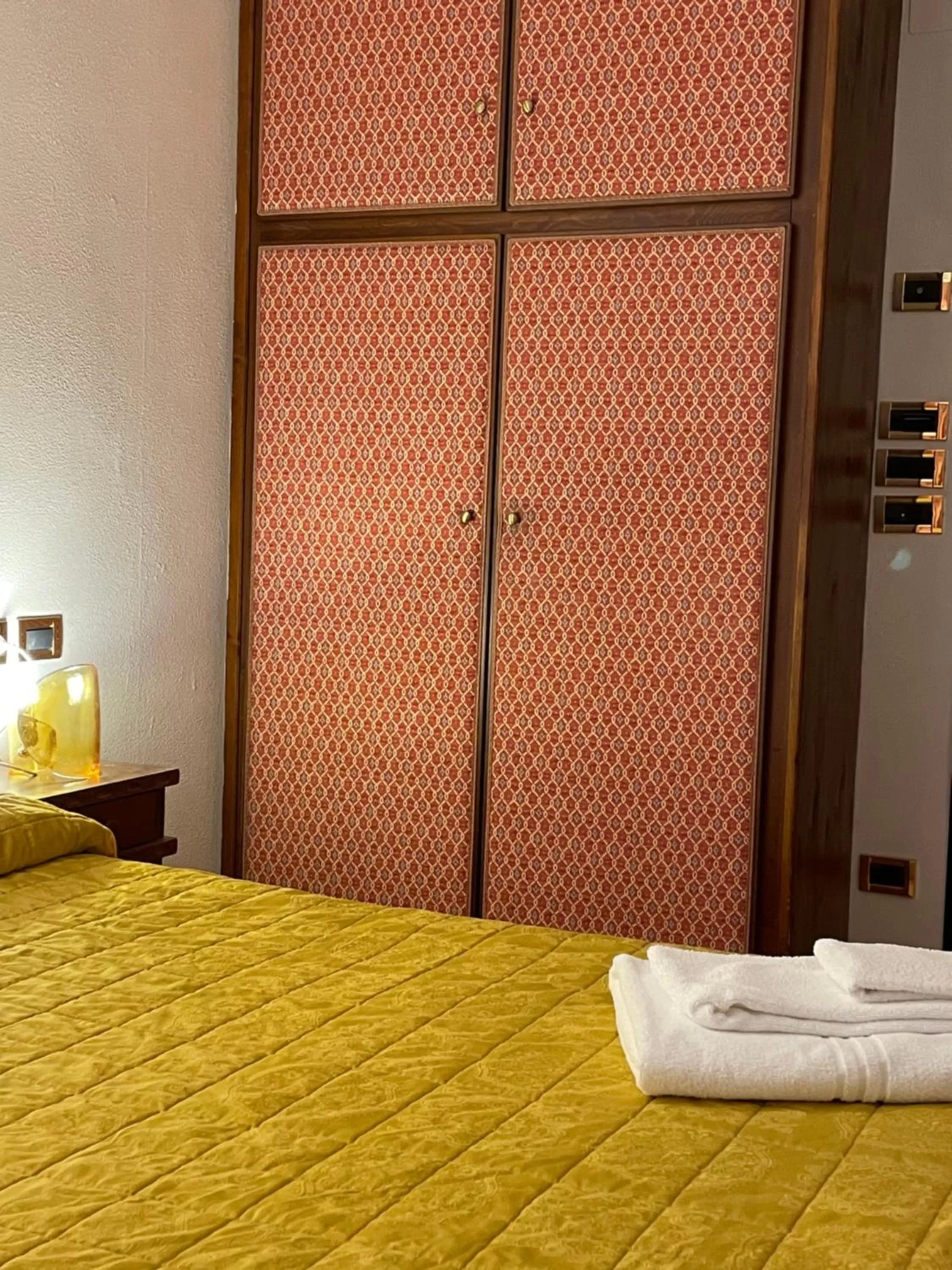 Bedroom, Bed in HG Hotel Italia