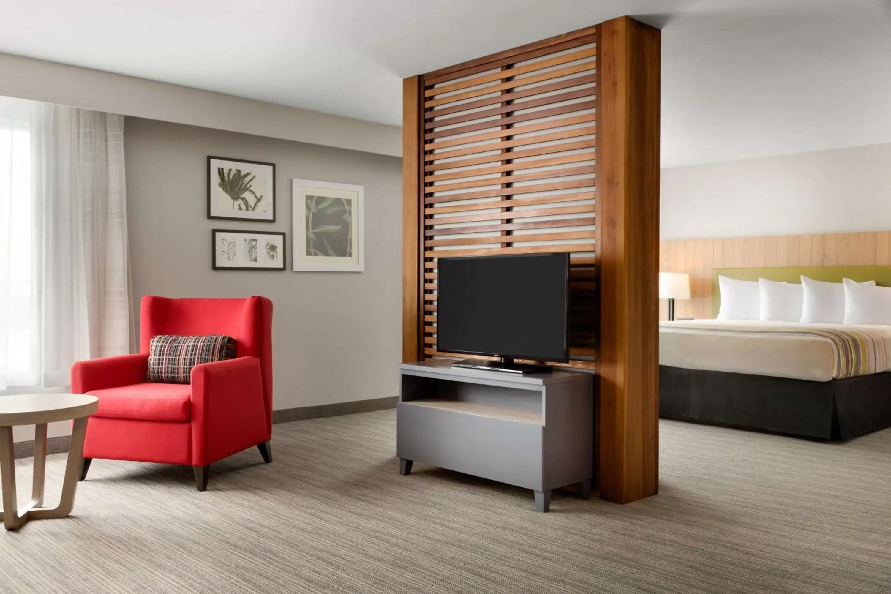 Photo of the whole room, TV/Entertainment Center in Country Inn & Suites by Radisson, Seattle-Tacoma International Airport, WA