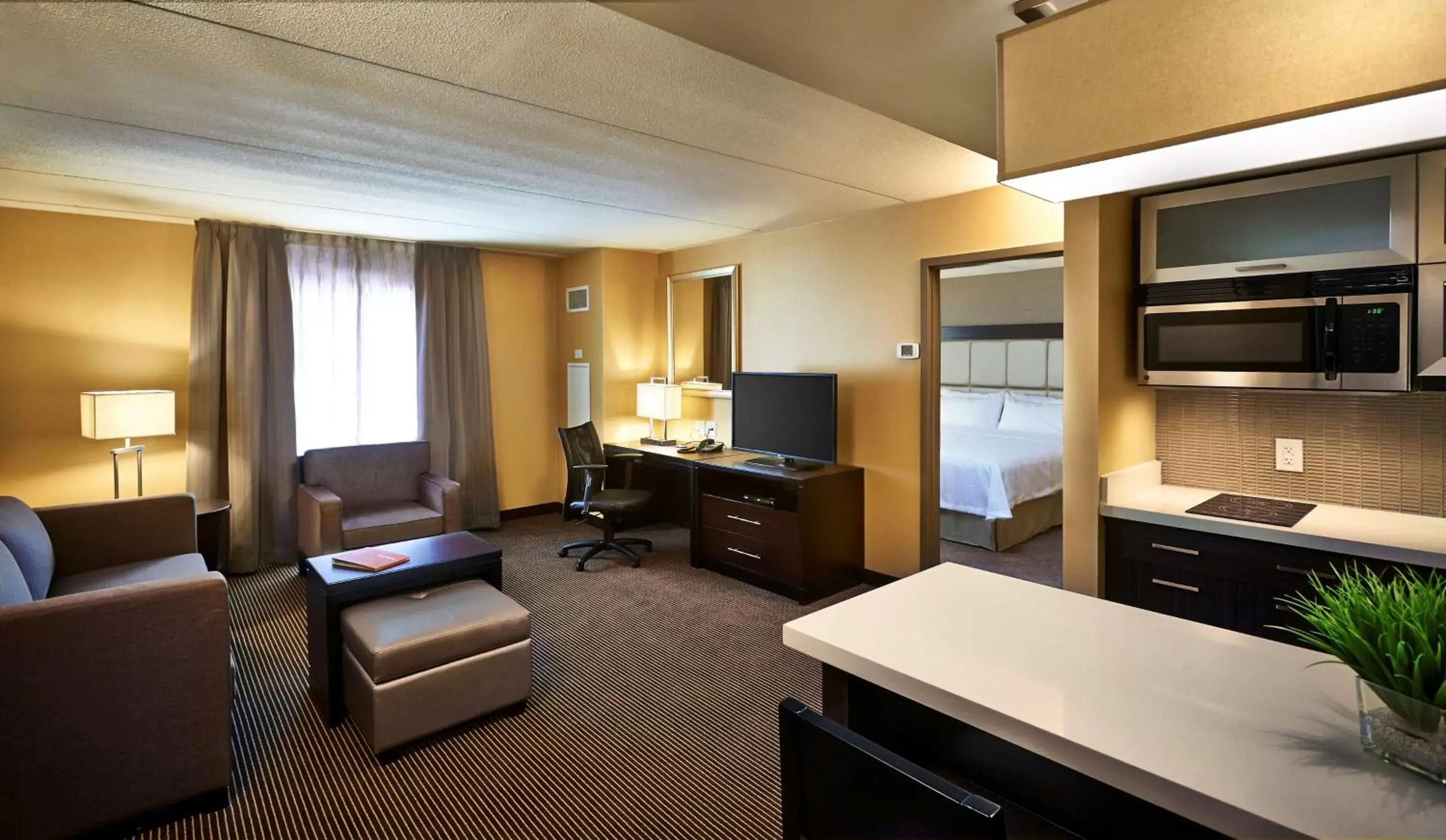 Bedroom, Seating Area in Homewood Suites by Hilton Hamilton