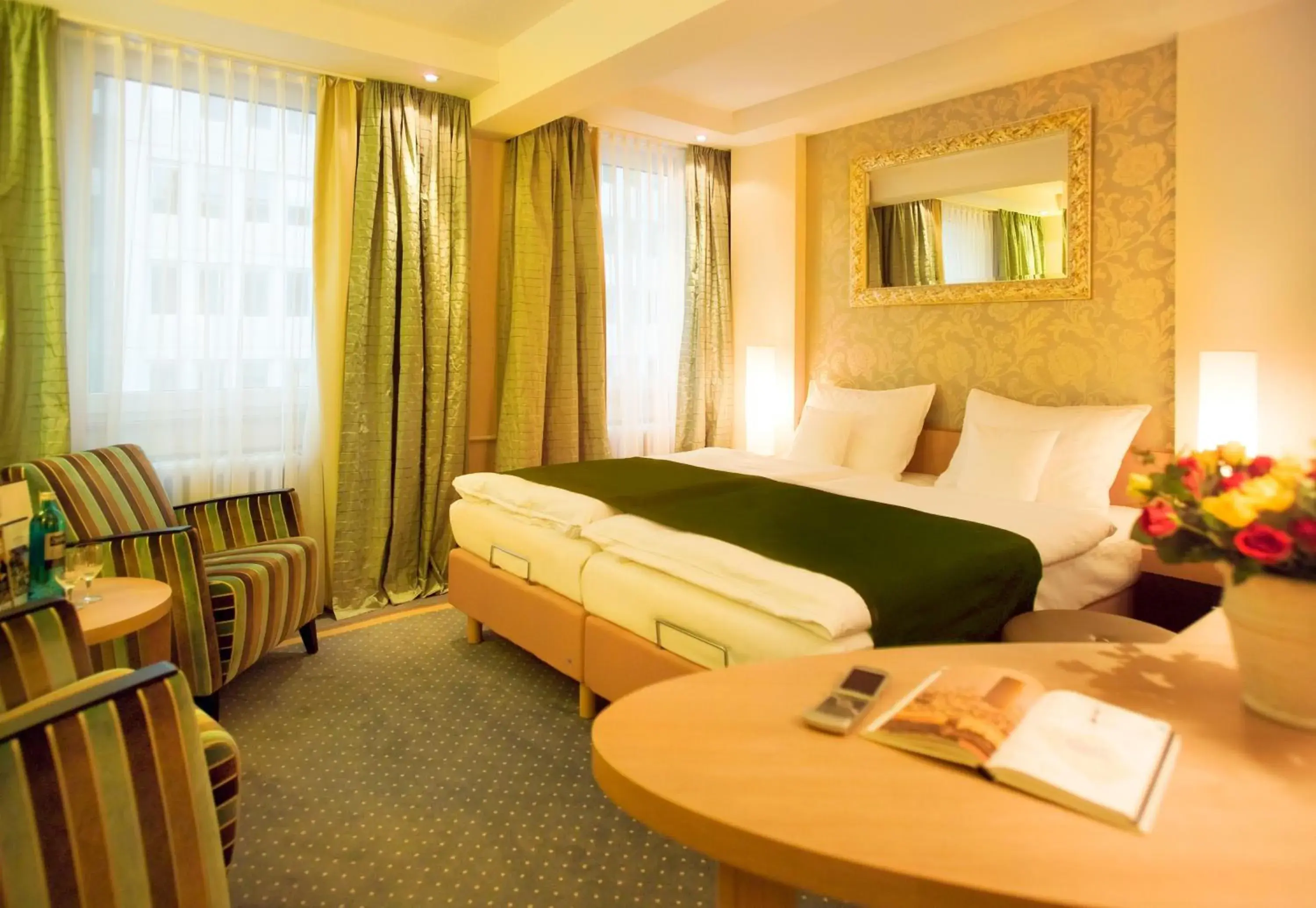 Photo of the whole room, Bed in The Domicil Hotel Frankfurt City