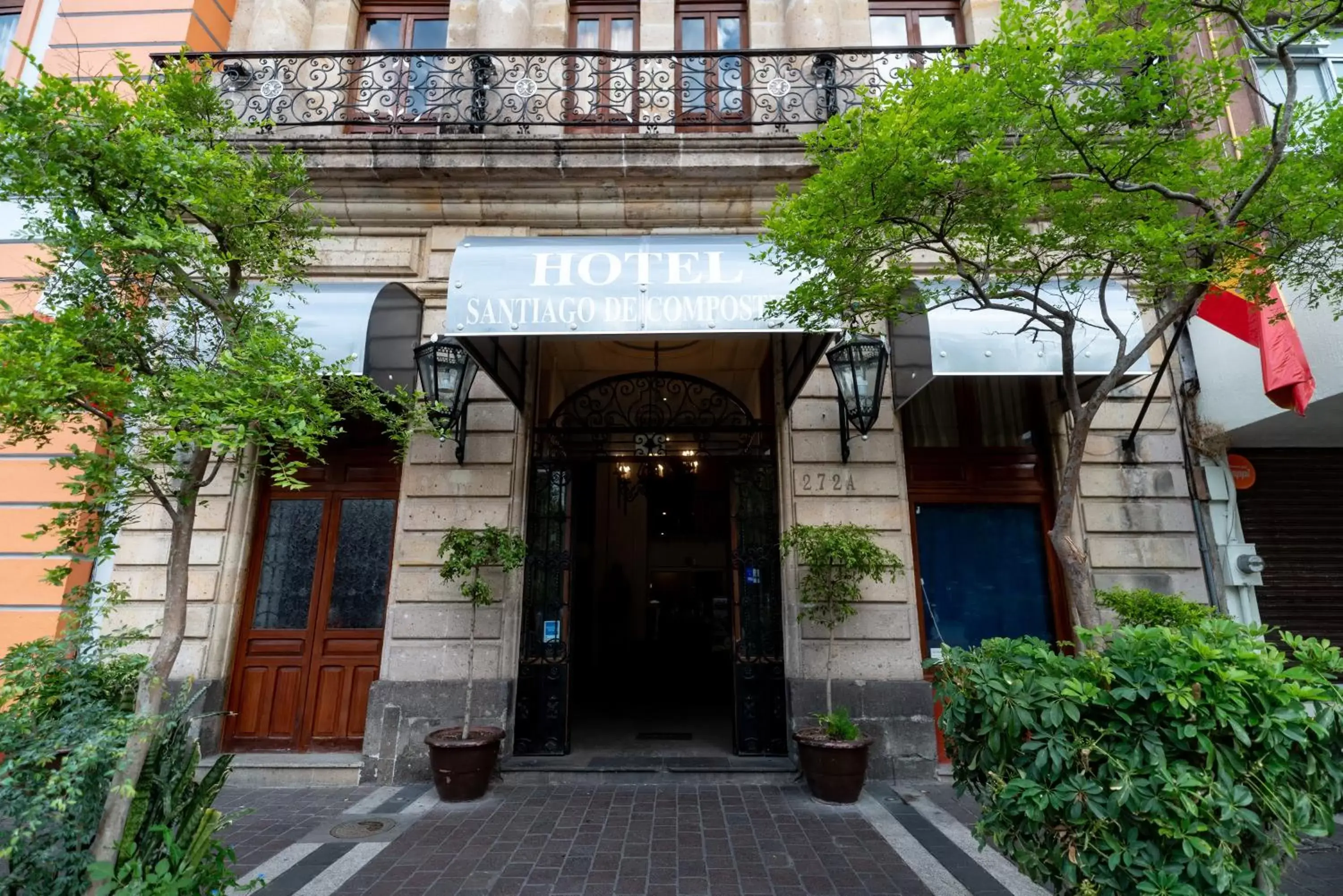 Facade/entrance in Hotel Santiago De Compostela - Guadalajara Centro Historico