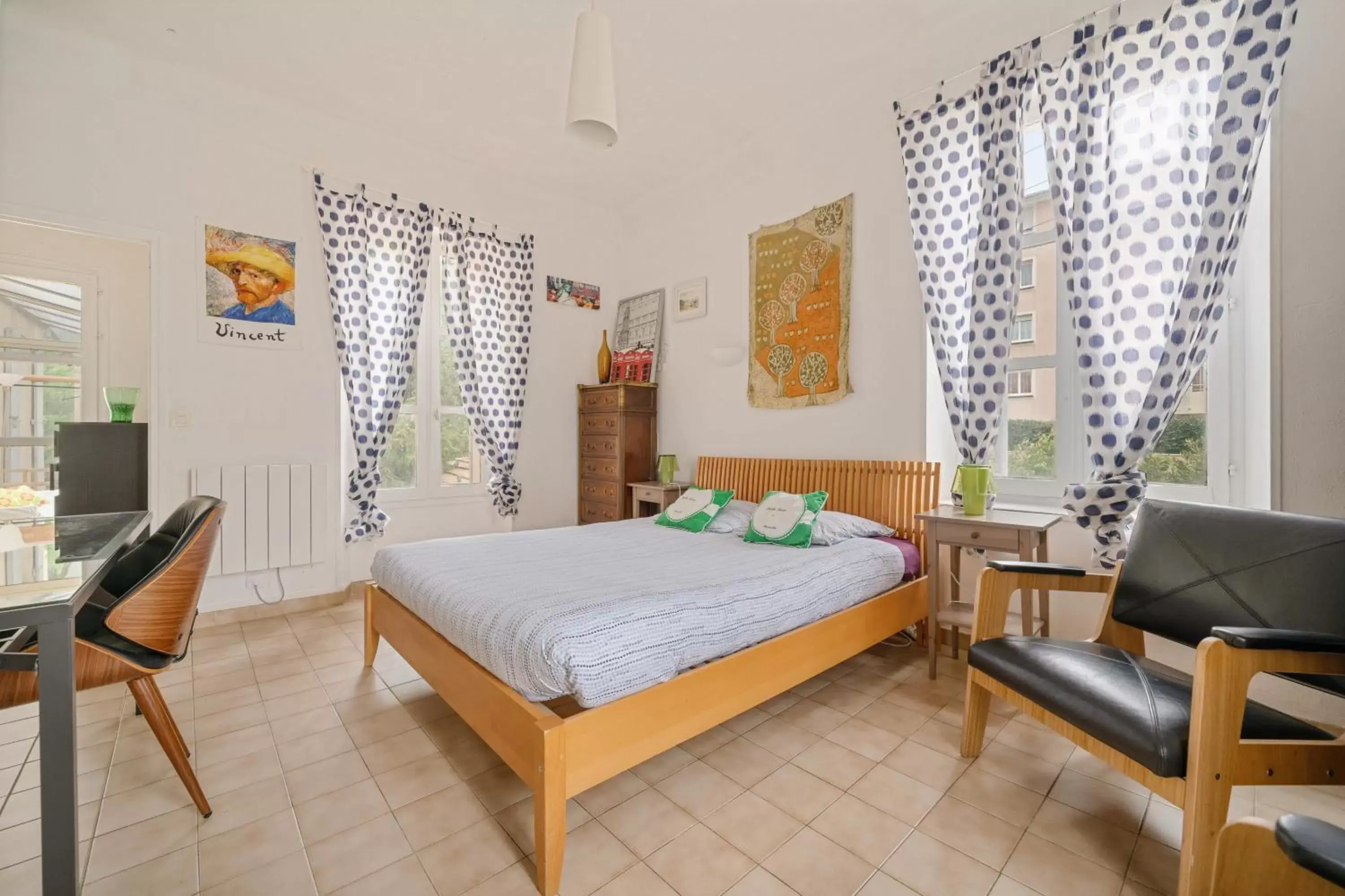 Living room, Bed in Gambetta Apartments