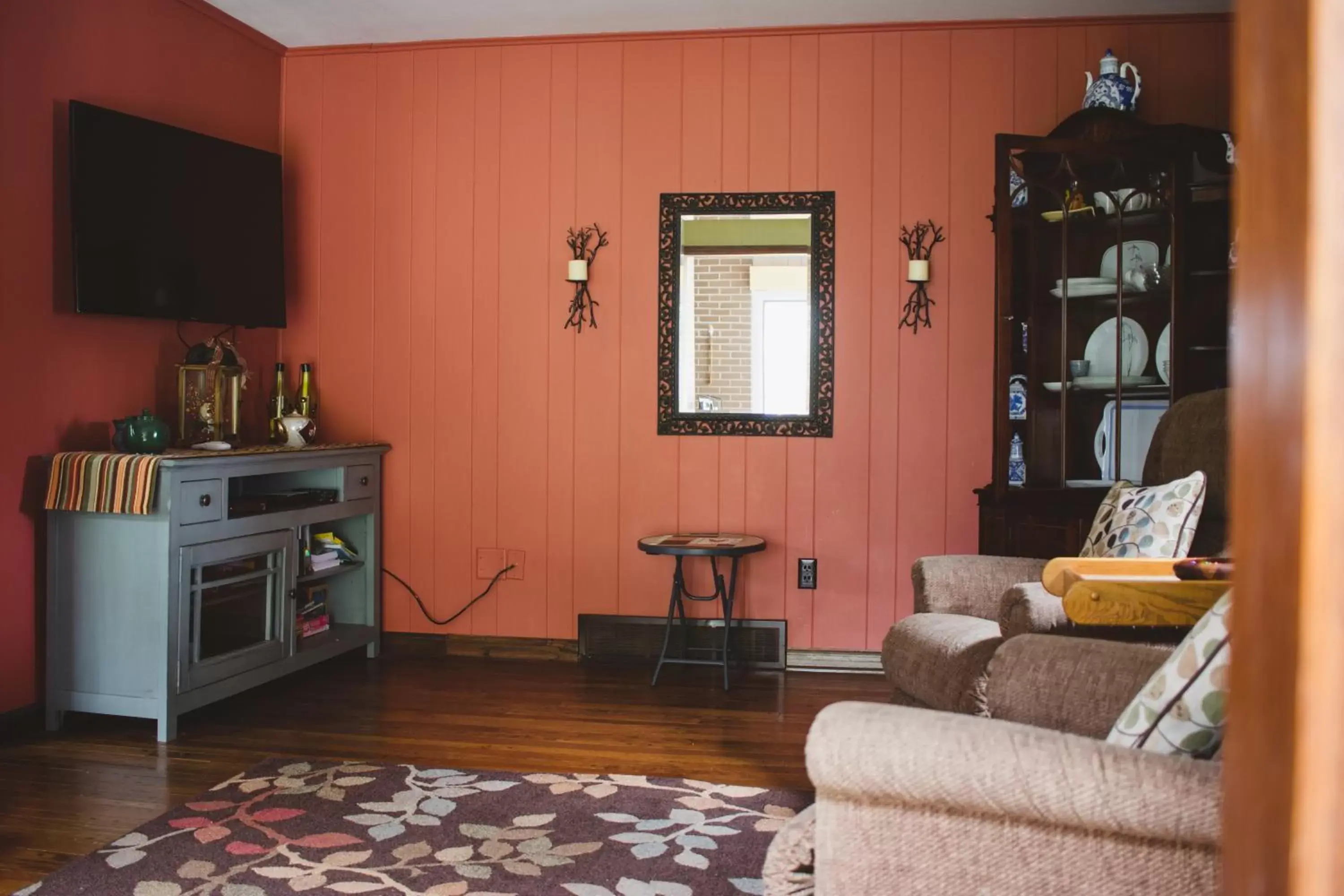 Communal lounge/ TV room, Seating Area in Shane Acres Country Inn