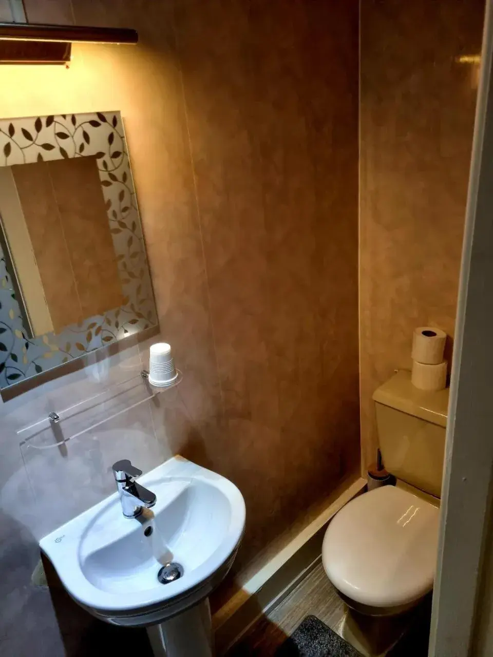 Toilet, Bathroom in The Royal Windsor Hotel