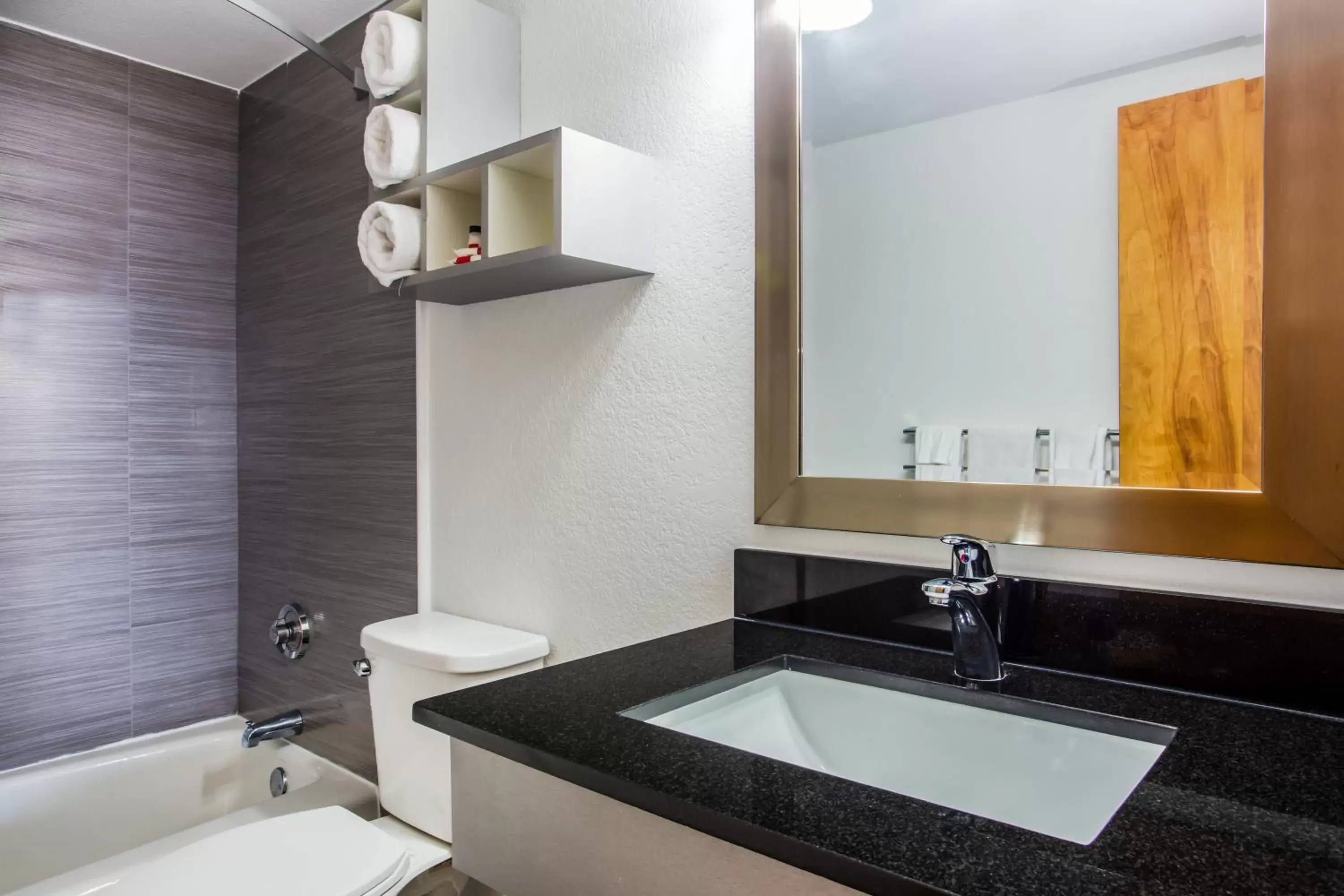 Bathroom in Arya Blu Inn and Suites