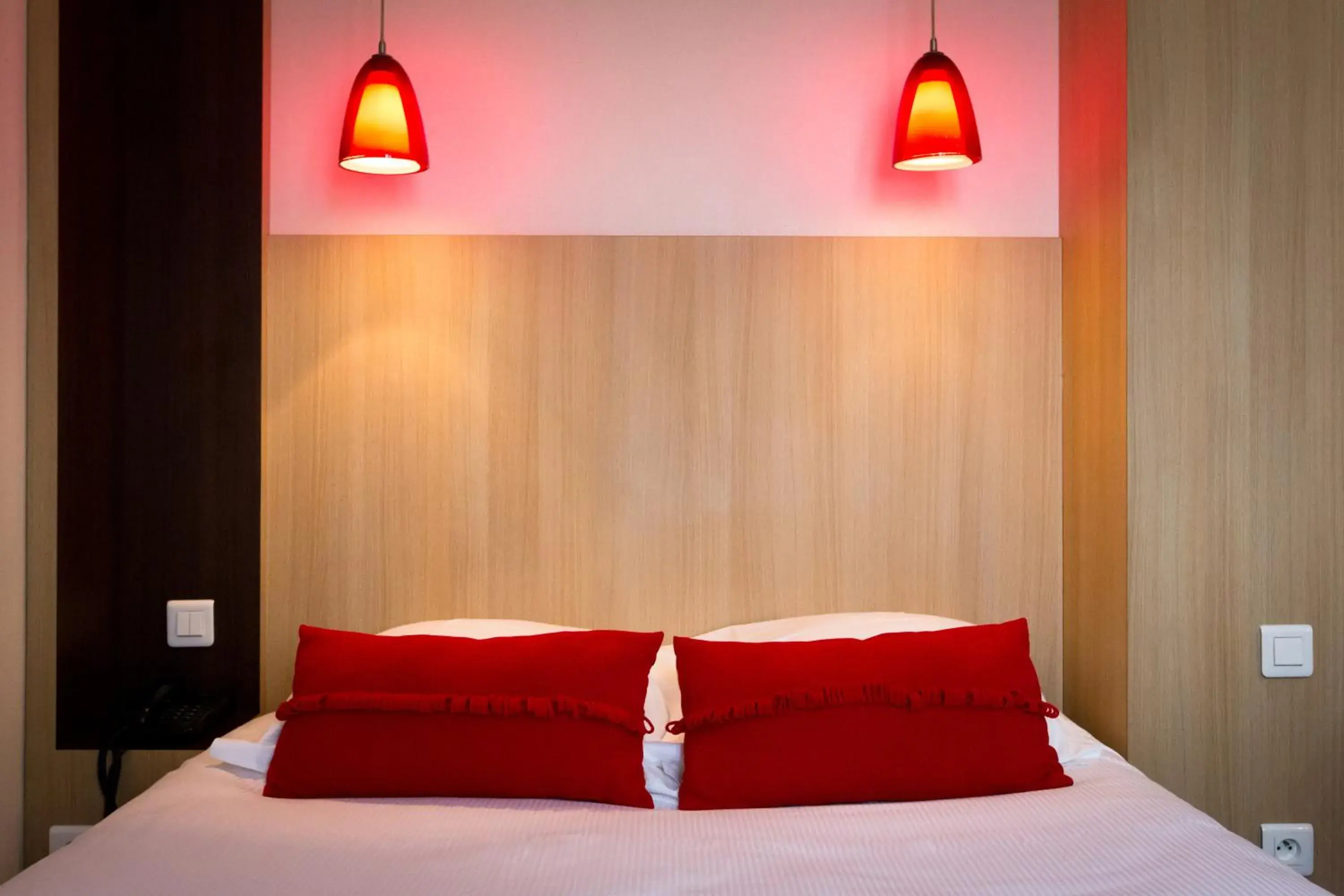 Decorative detail, Bed in Best Western Plus Hotel Plaisance