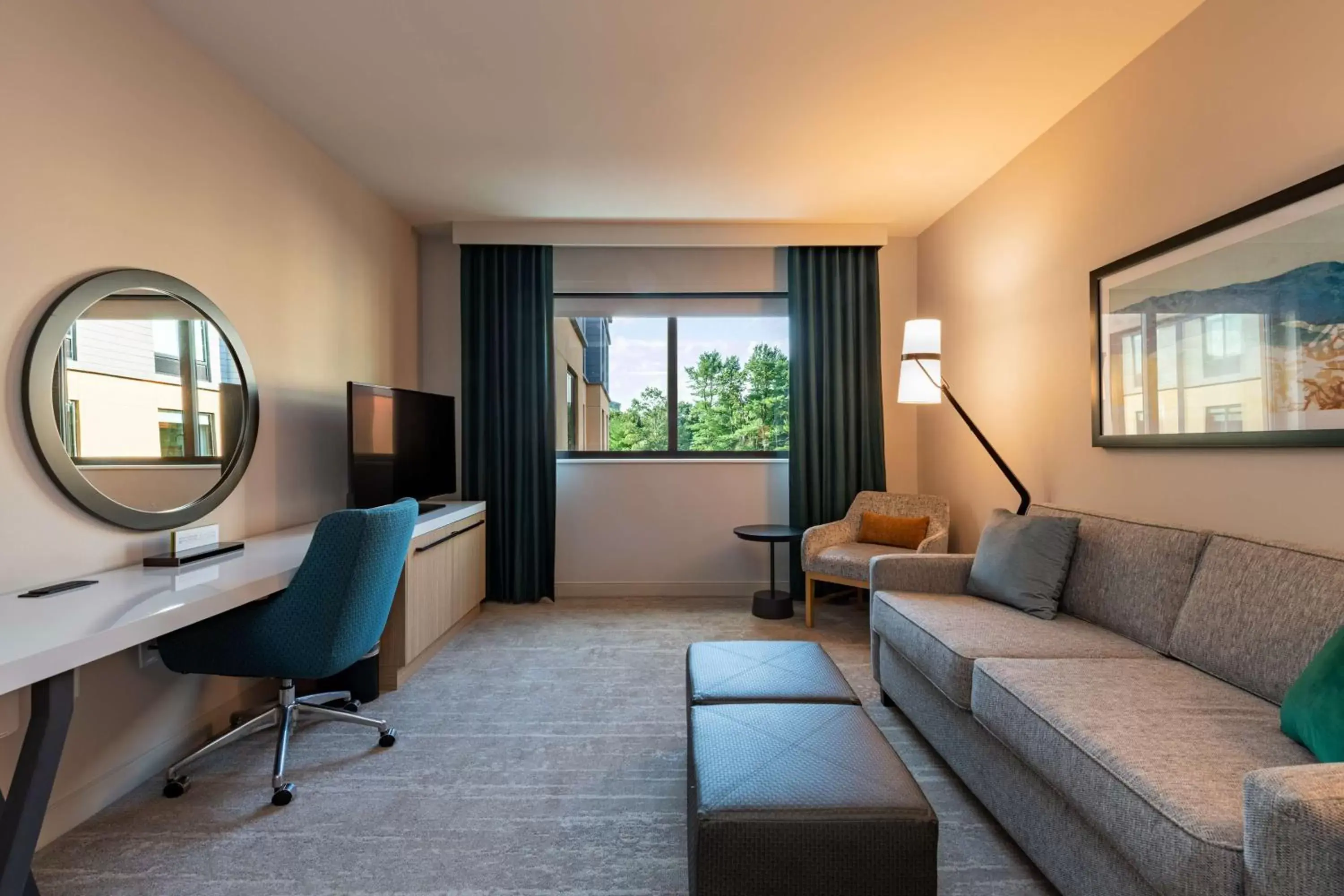 Bedroom, Seating Area in Hilton Garden Inn Boston Canton, Ma