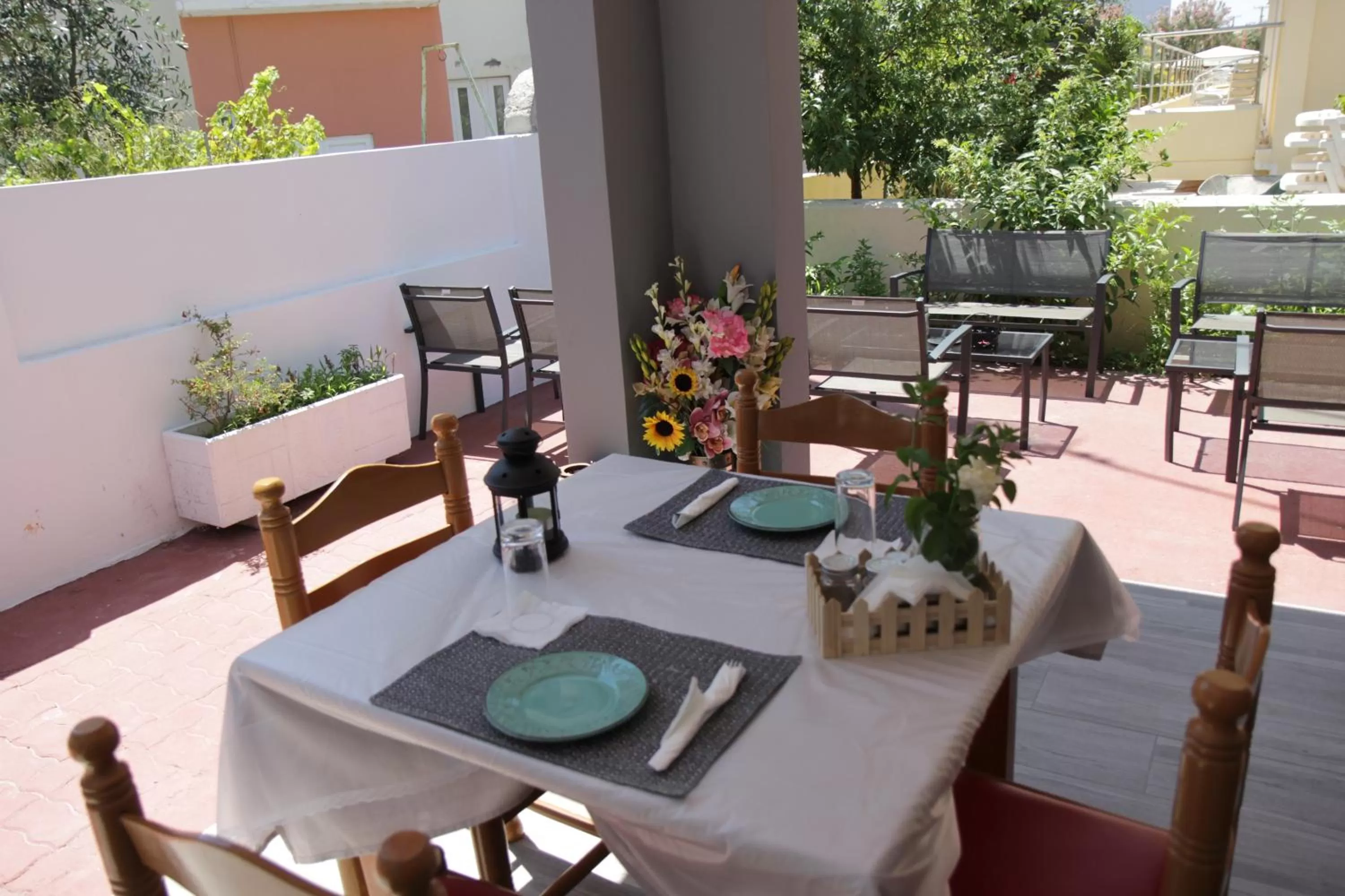 Restaurant/places to eat in Platoni Elite