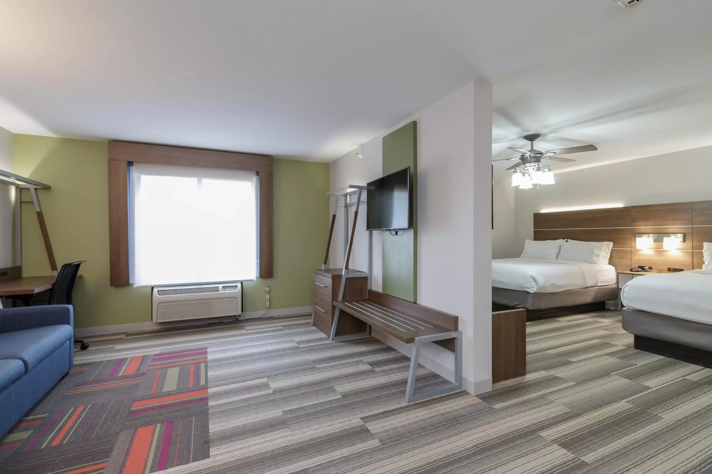 Bedroom, Bed in Holiday Inn Express & Suites - South Bend - Notre Dame Univ.