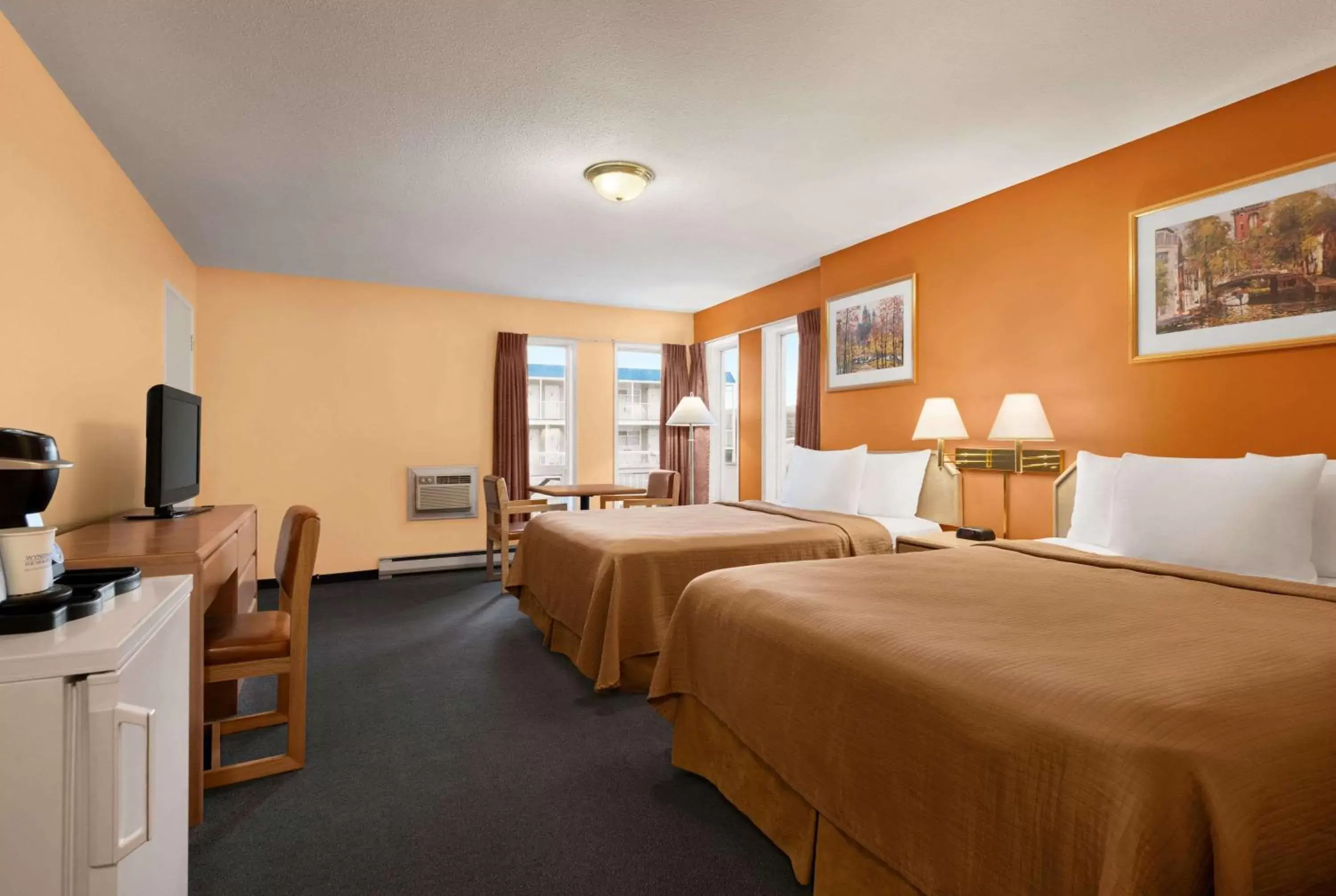 Photo of the whole room in Travelodge by Wyndham Quesnel BC