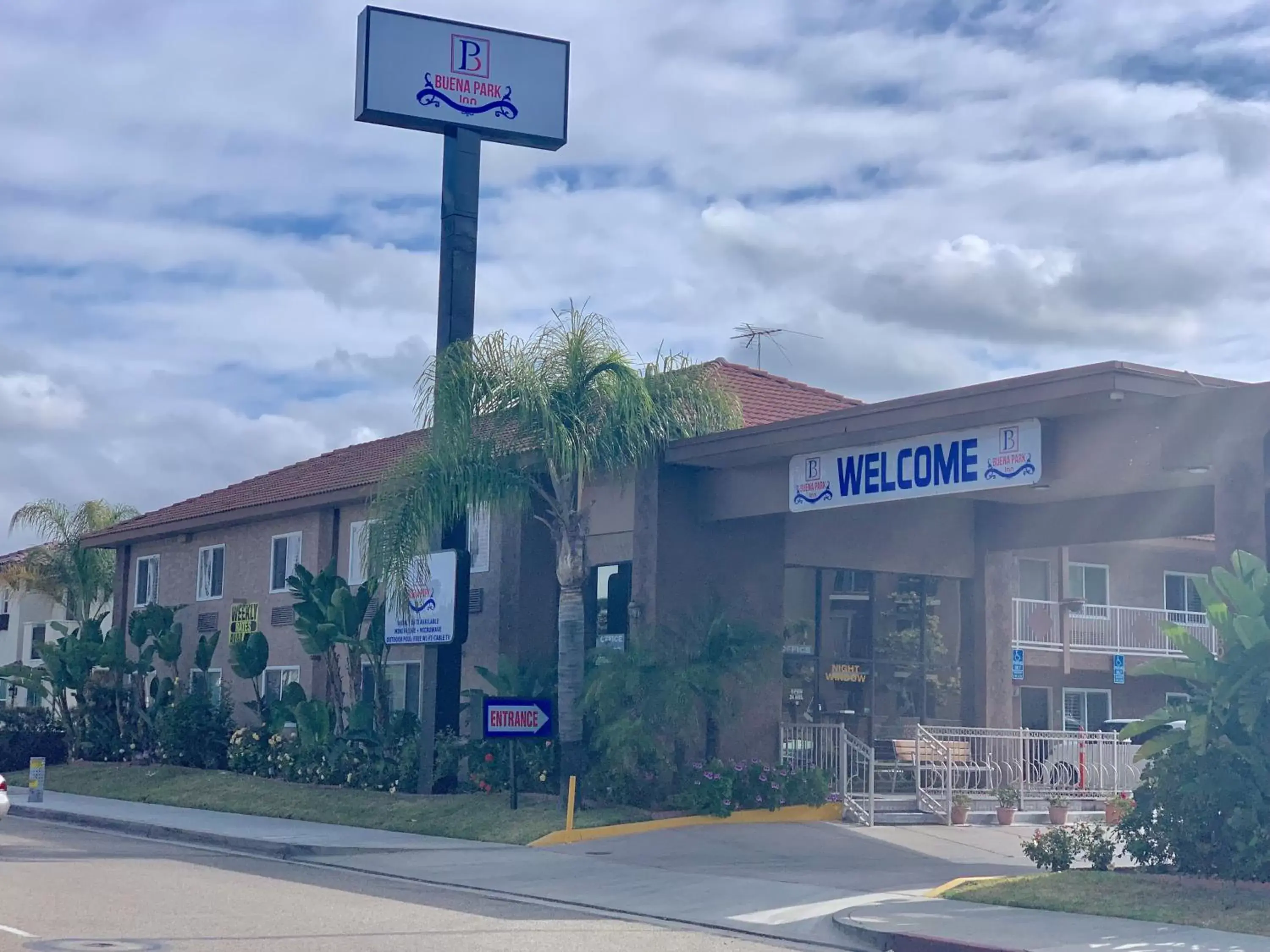 Property Building in Buena Park Inn