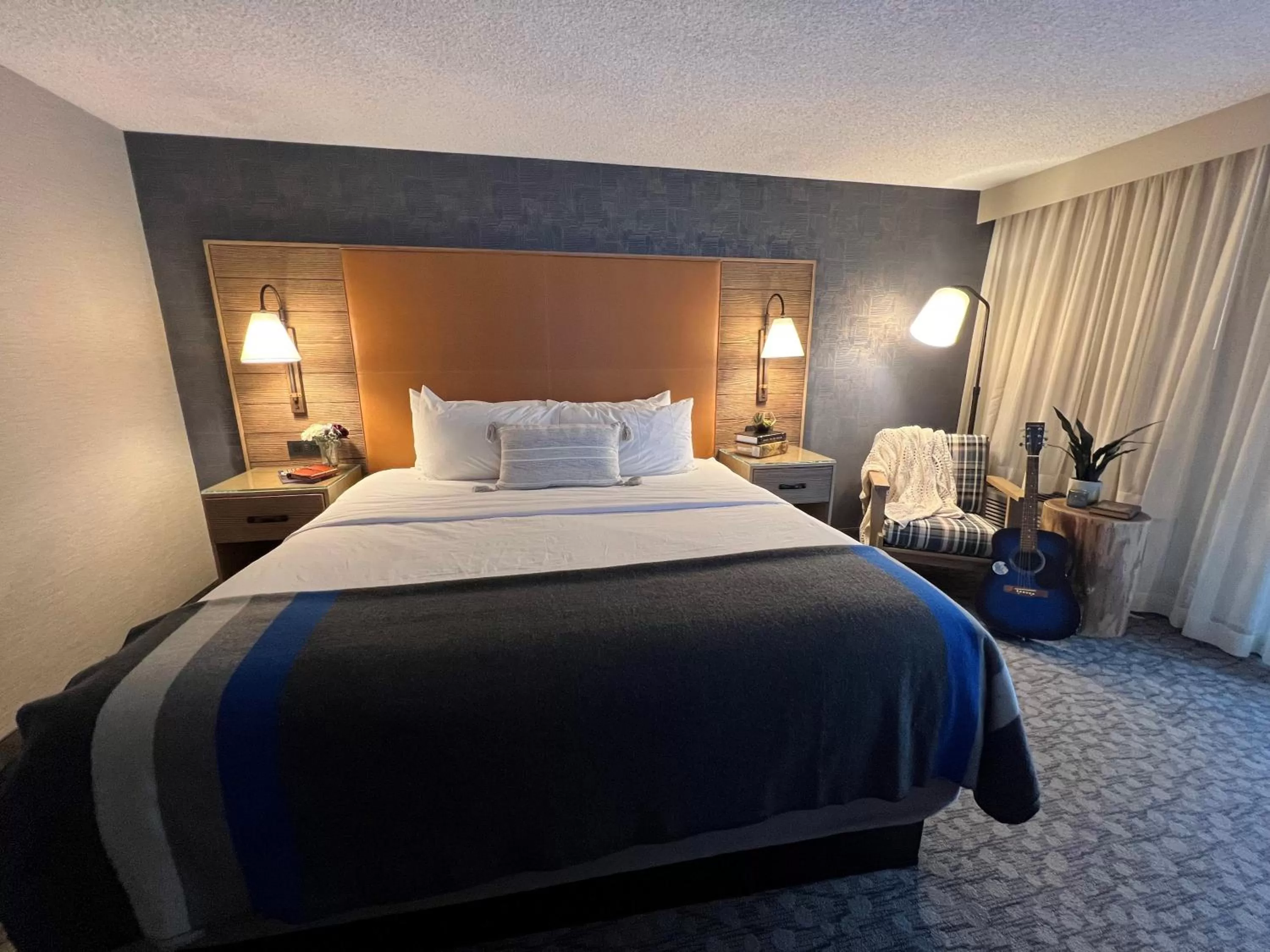 Bedroom, Bed in Riverhouse Lodge