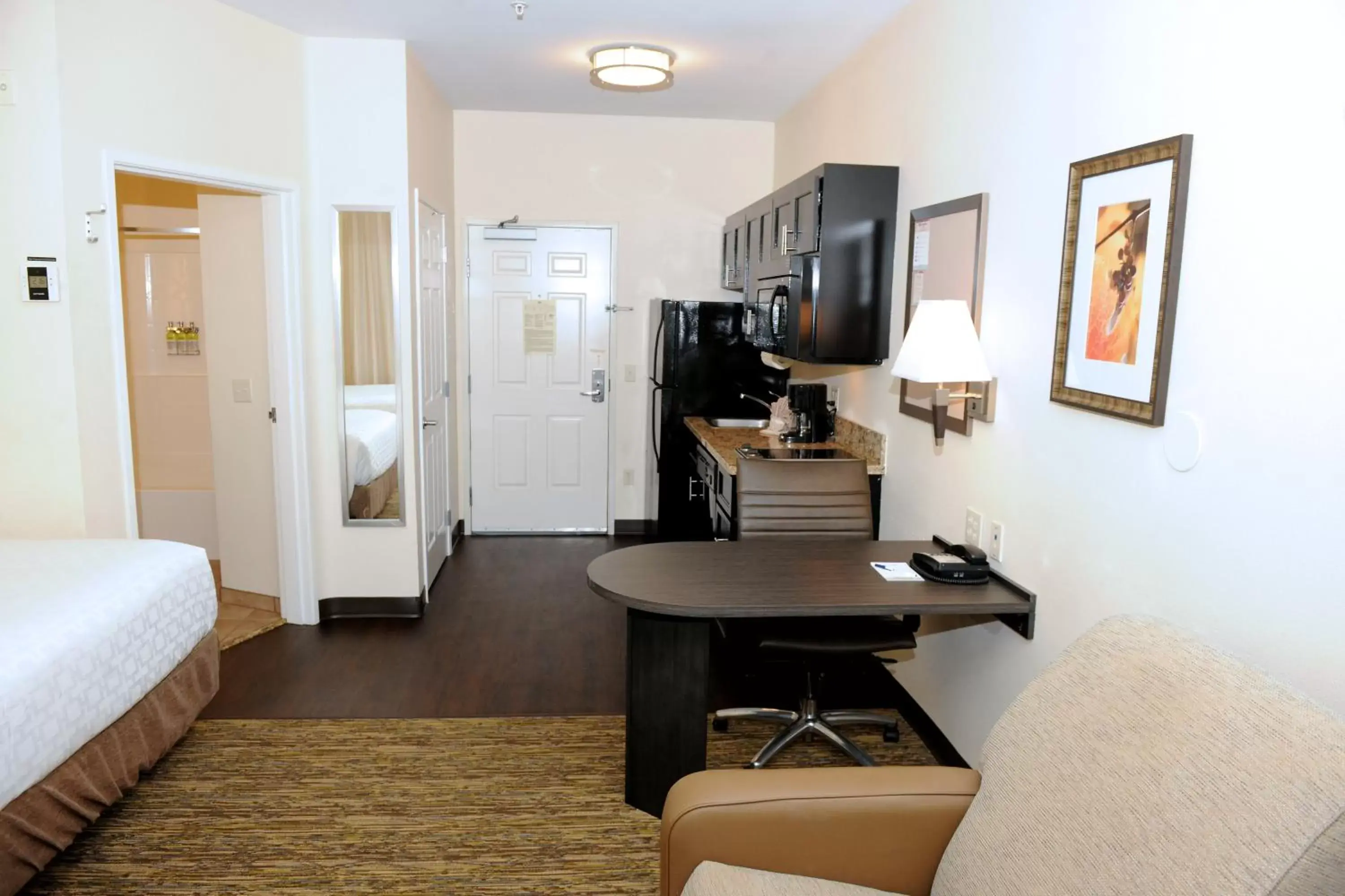 Photo of the whole room, Seating Area in Candlewood Suites Santa Maria, an IHG Hotel