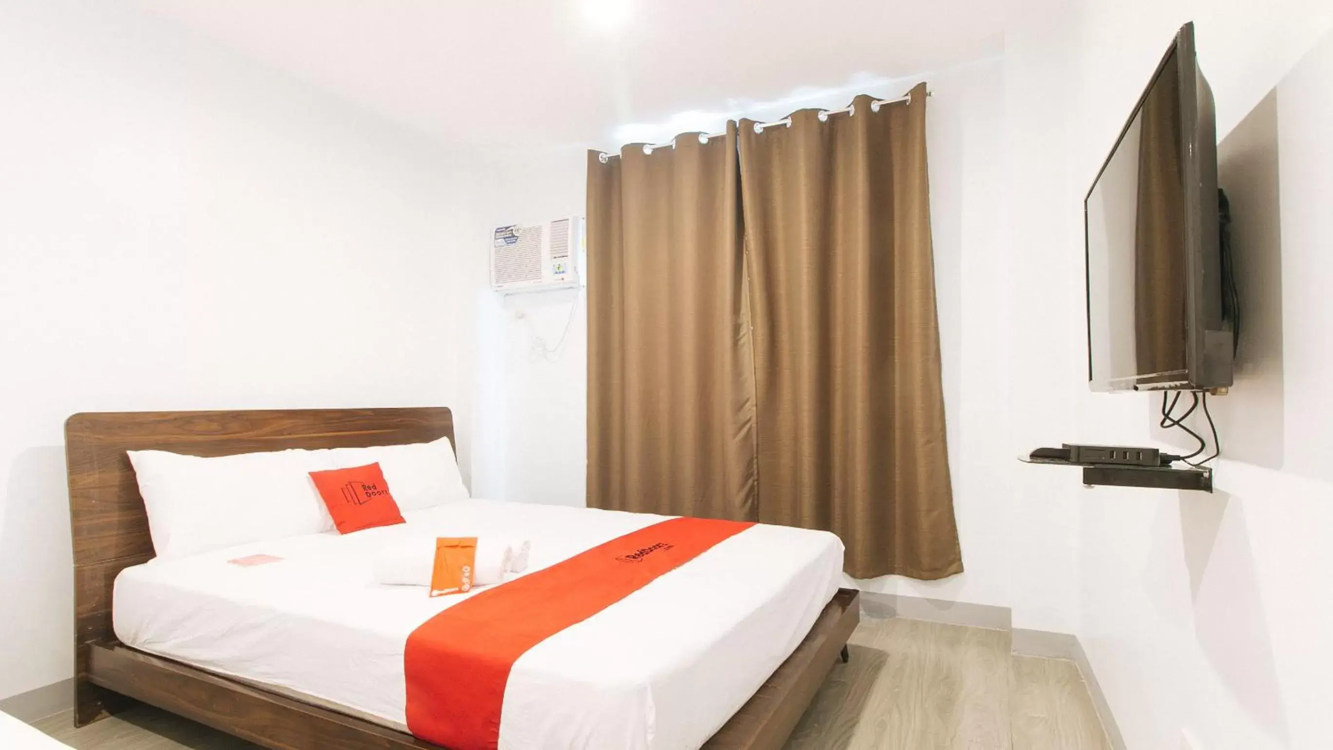 Bedroom, Bed in RedDoorz near Zobel Roxas St