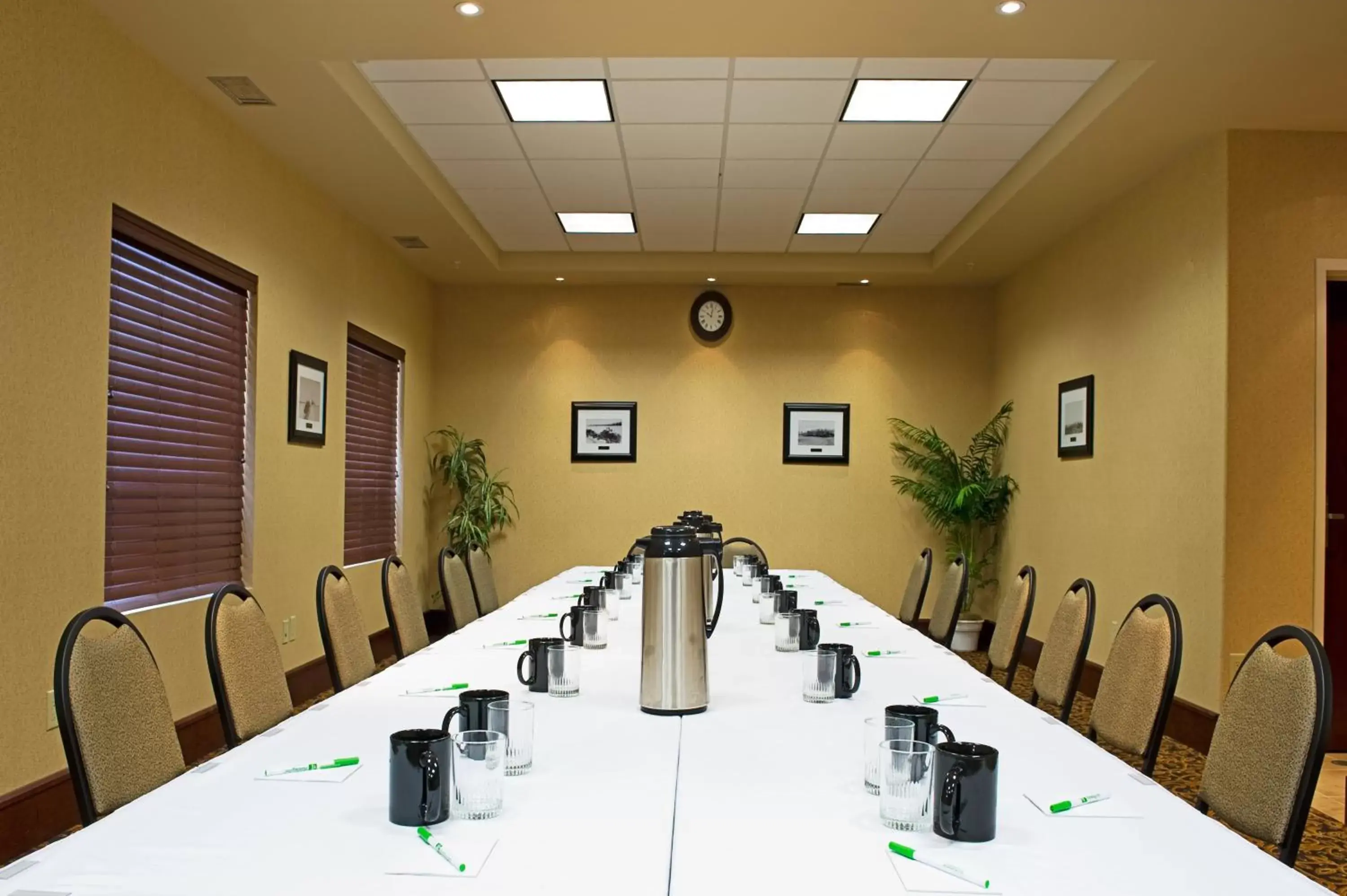 Meeting/conference room in Holiday Inn & Suites Lloydminster, an IHG Hotel