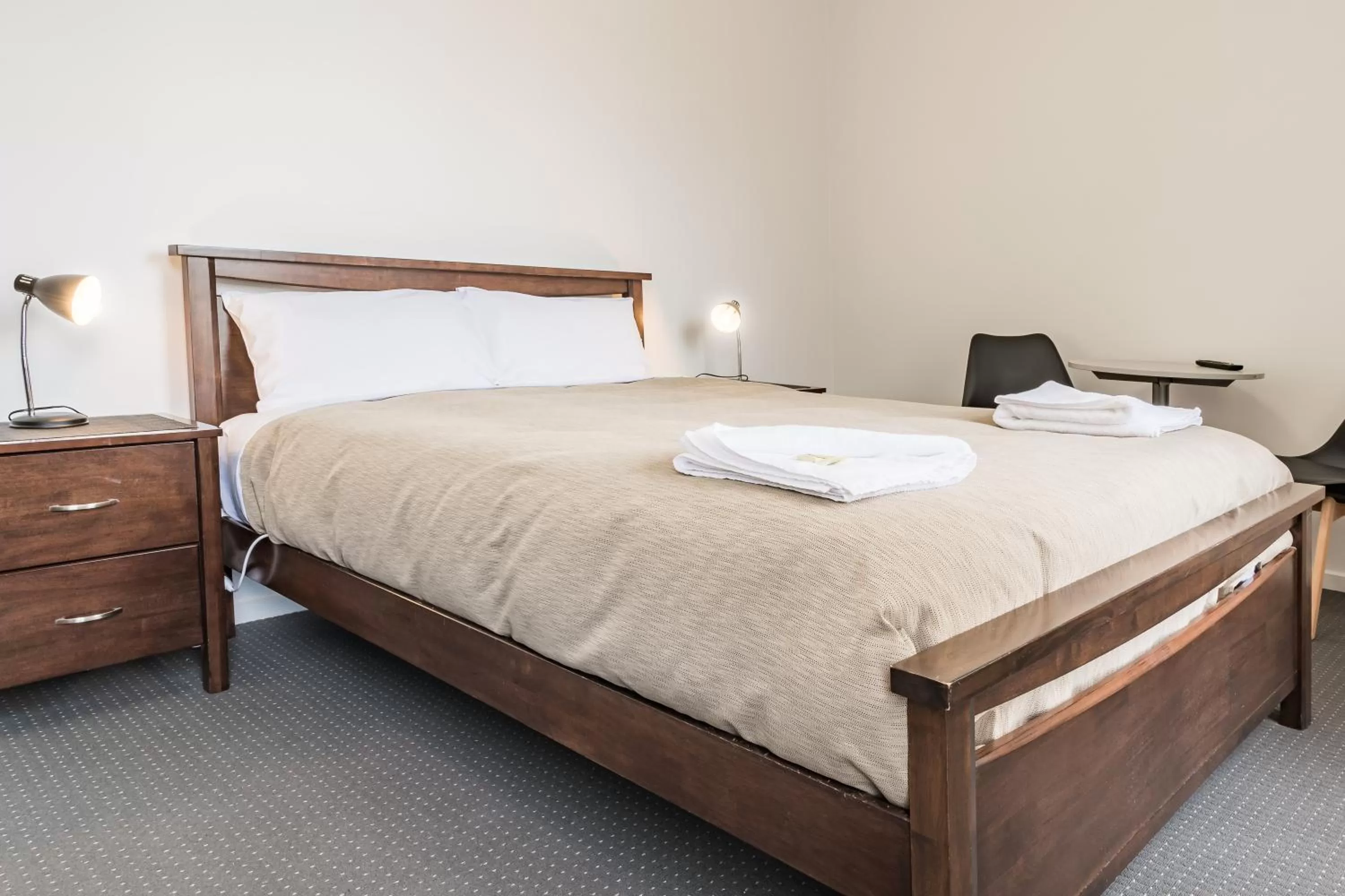 Bedroom, Bed in Somerset Hotel