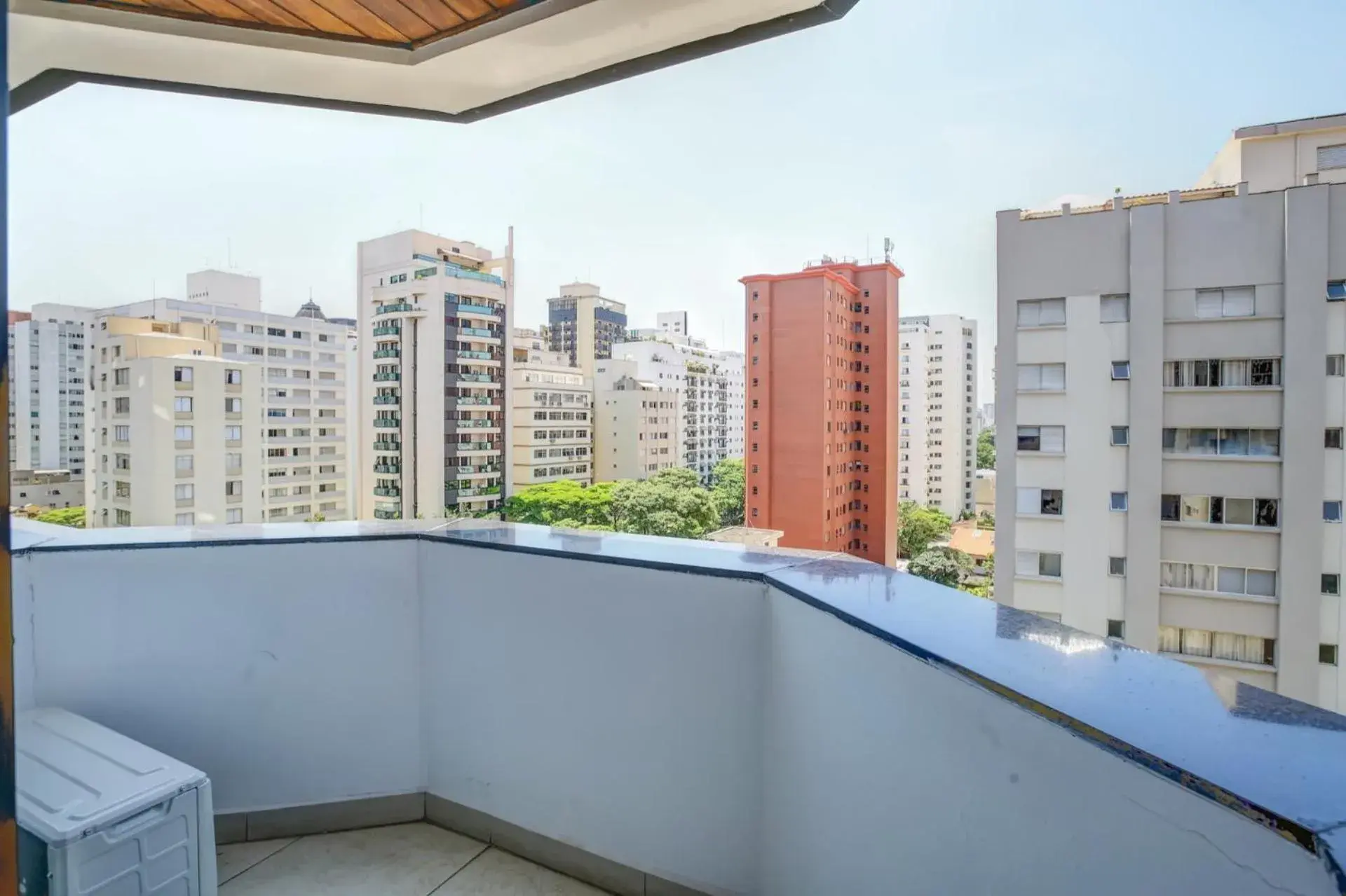 Balcony/Terrace in Roomo Itaim Bibi by Transamerica