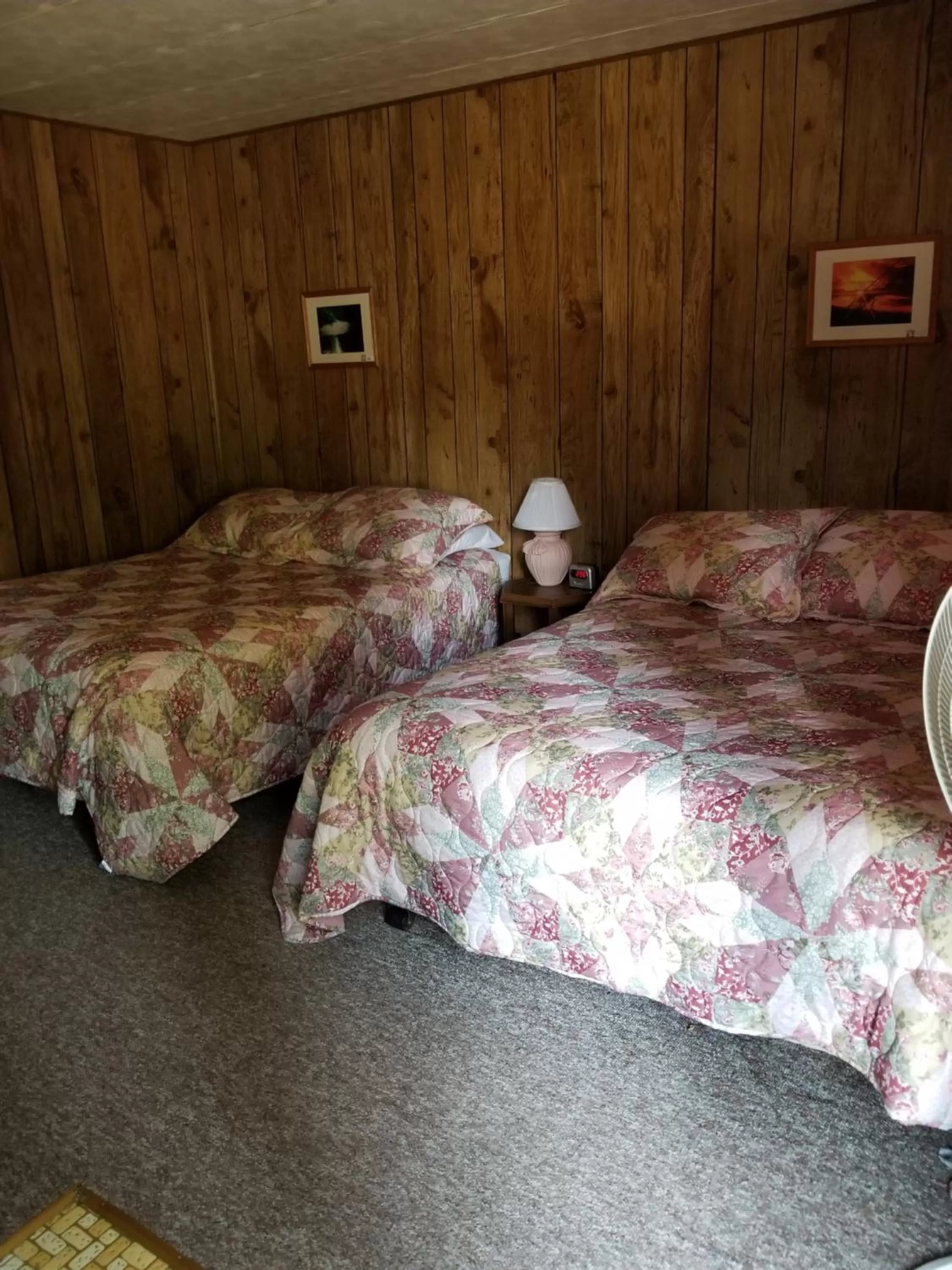 Bed in Little River Motel Saint Regis