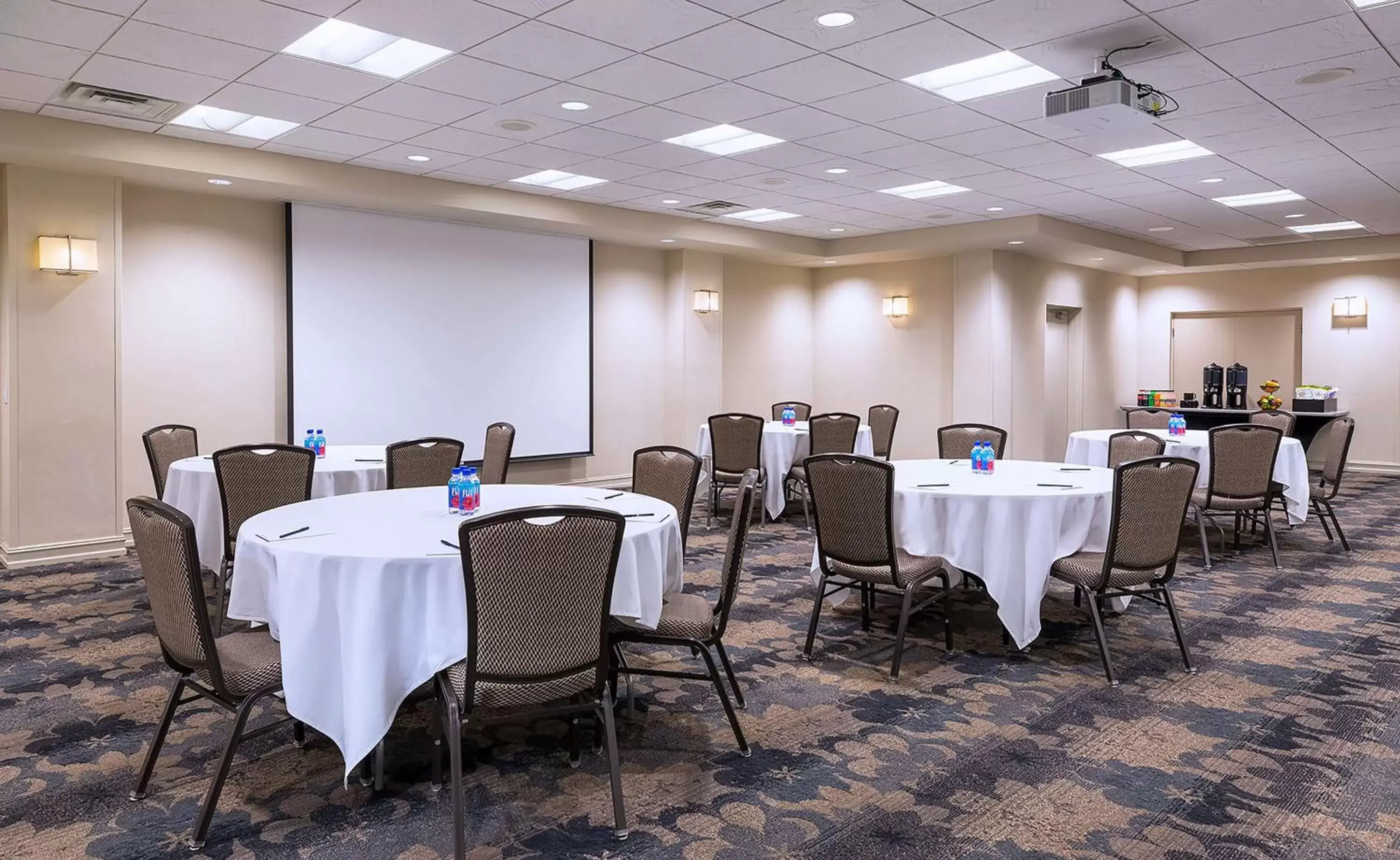 Meeting/conference room in DoubleTree by Hilton Madison Downtown