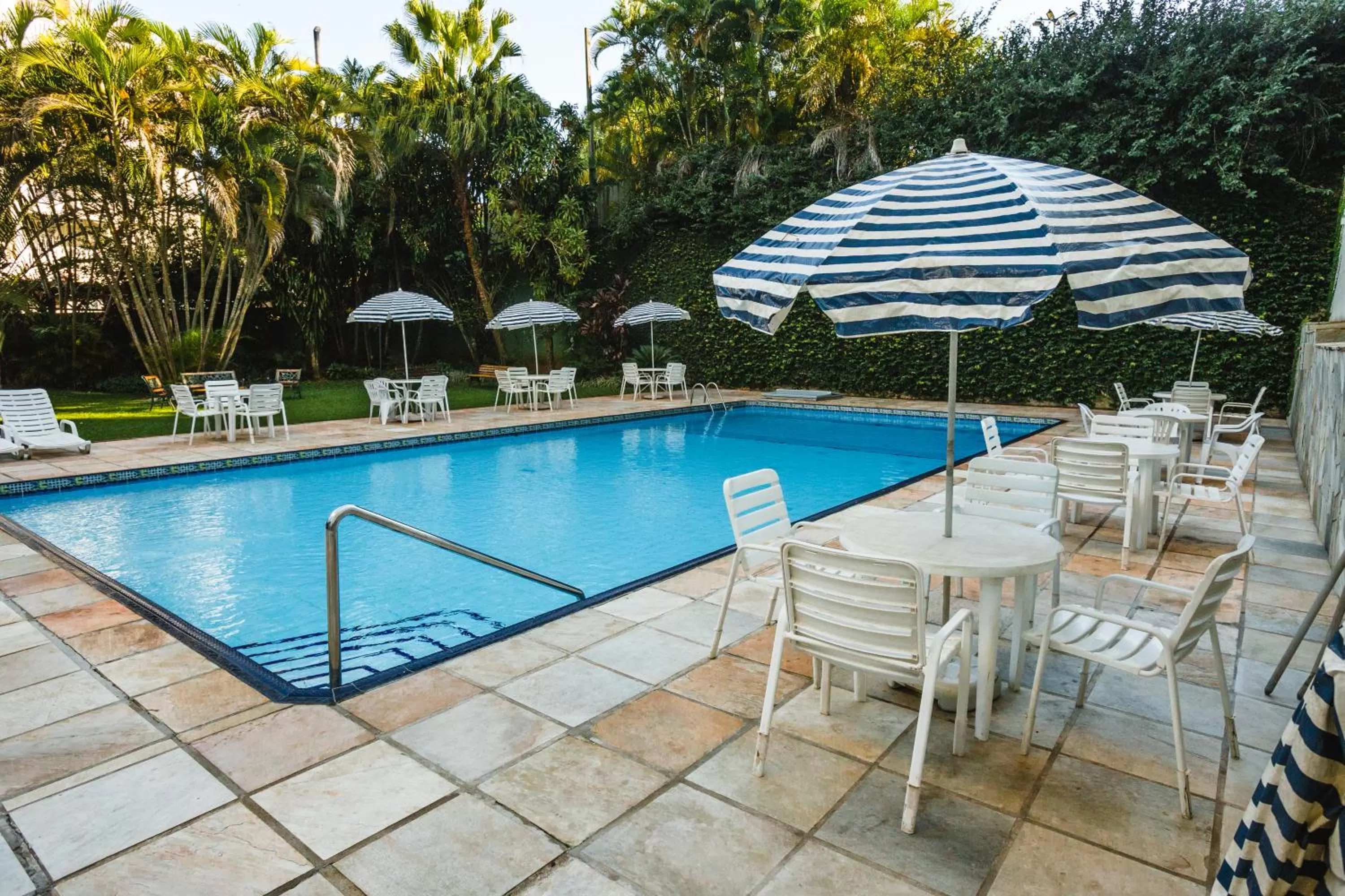 Pool view in Foz Presidente Comfort Hotel