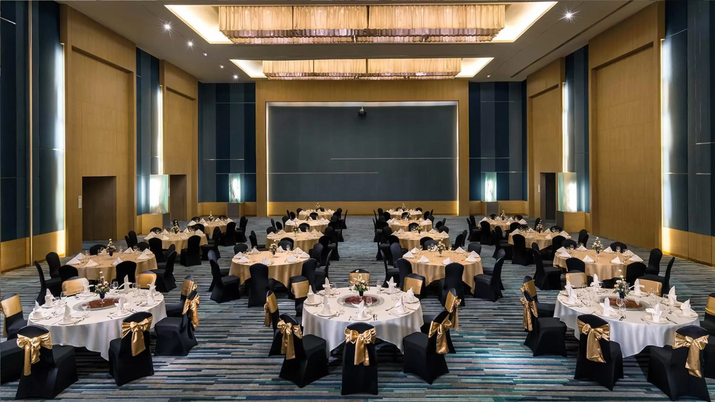 Banquet/Function facilities, Restaurant/Places to Eat in Holiday Inn Pattaya, an IHG Hotel