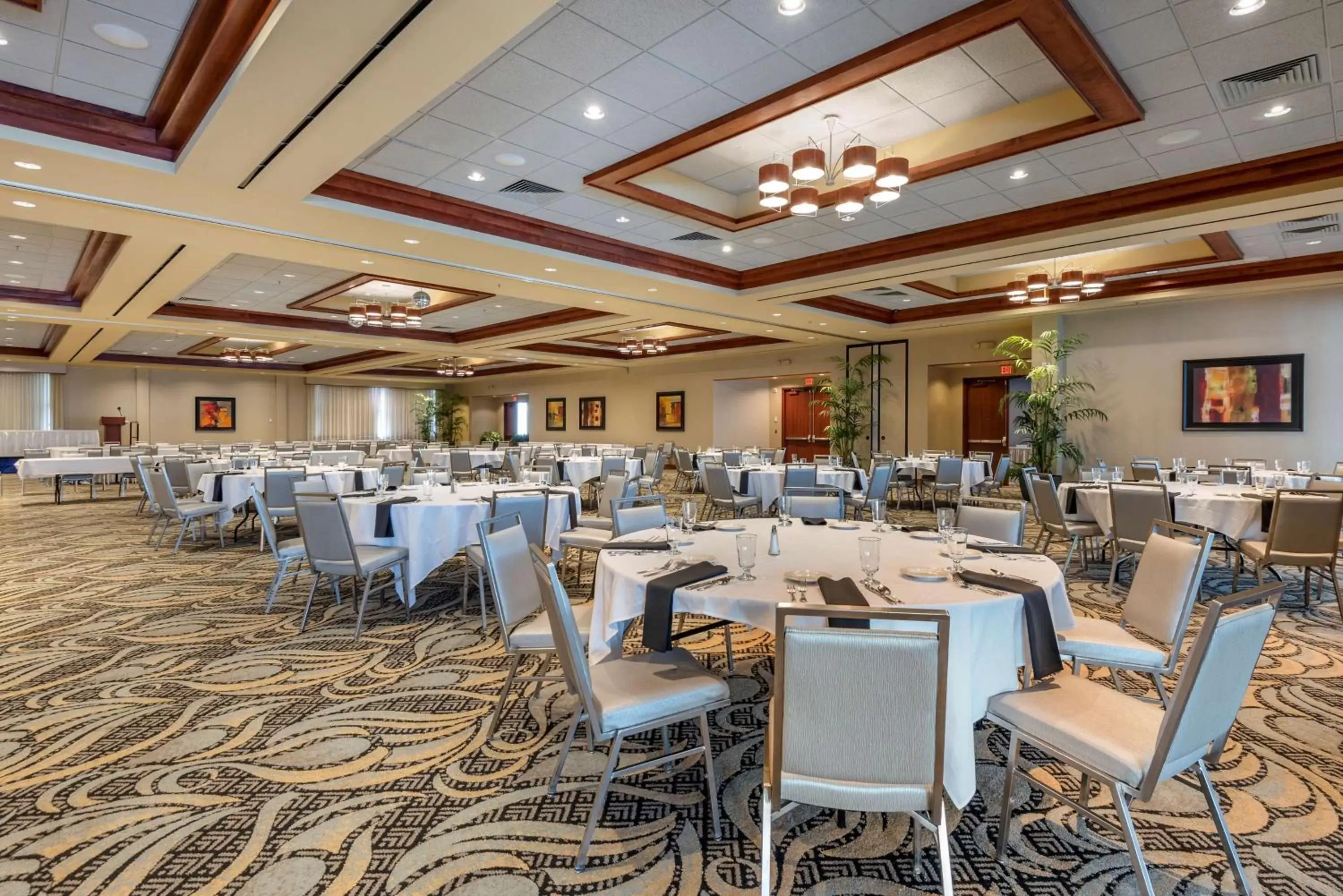 Meeting/conference room, Restaurant/Places to Eat in Best Western Plus Oswego Hotel and Conference Center