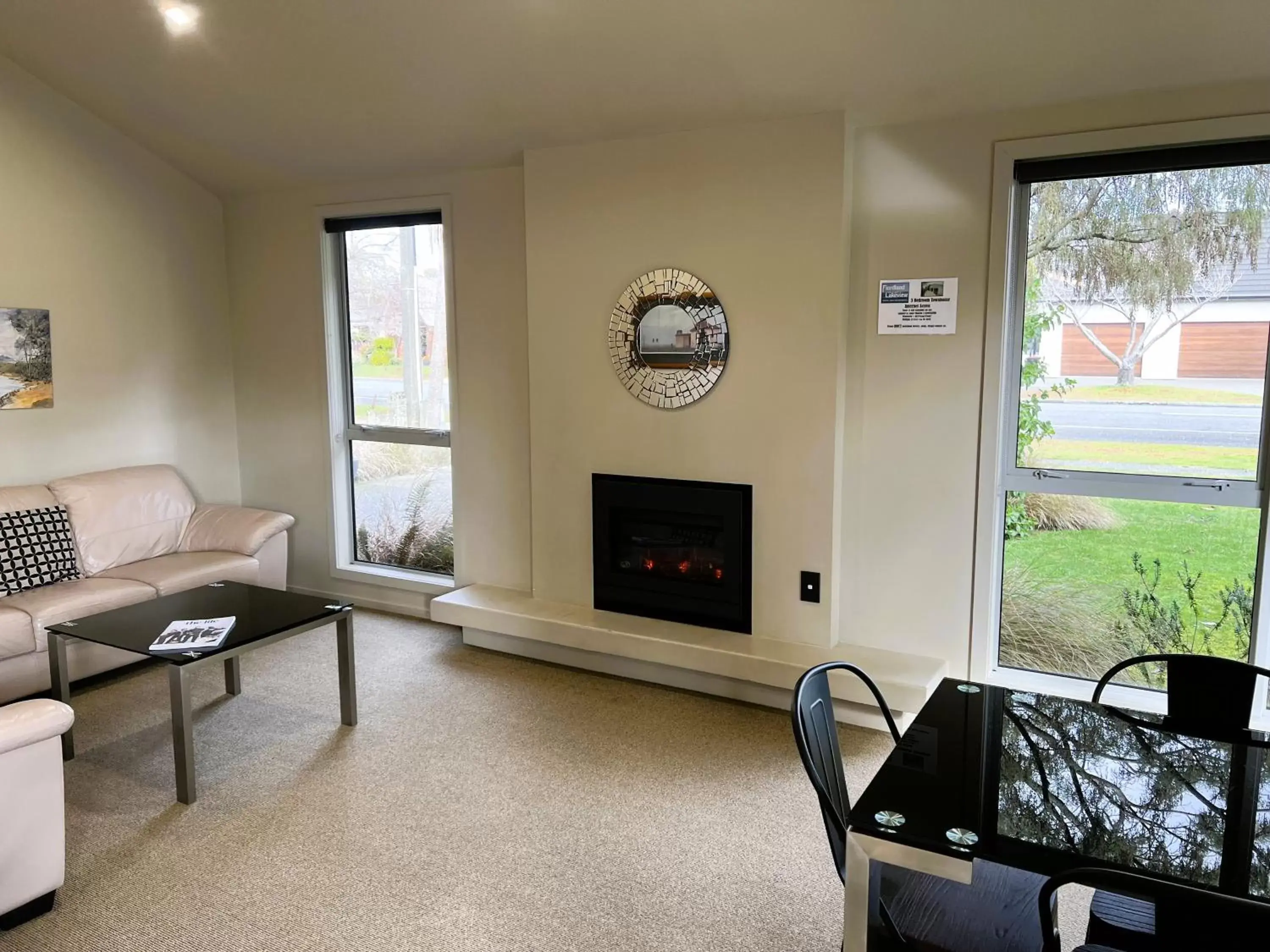 Living room, Seating Area in Fiordland Lakeview Motel and Apartments