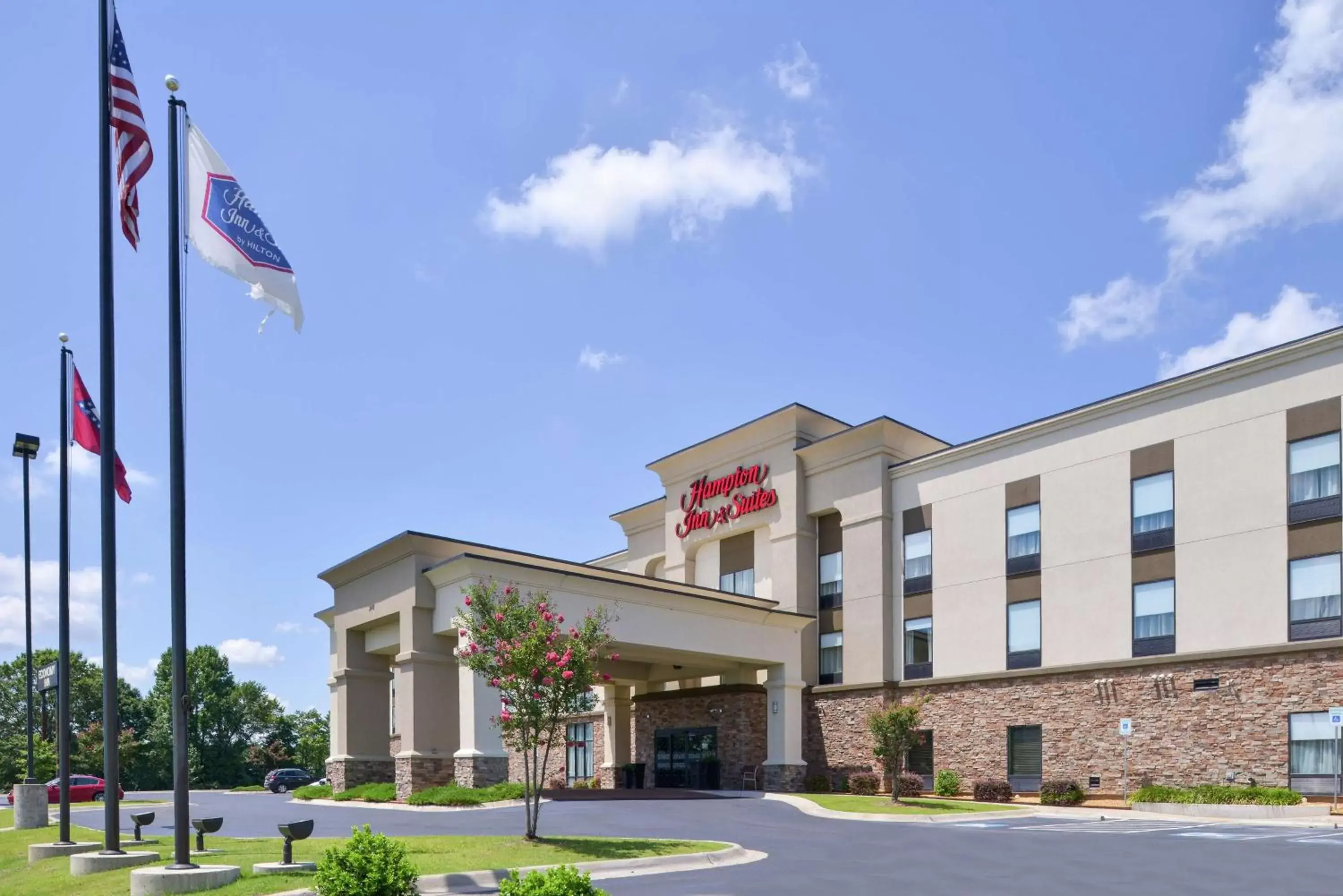 Property Building in Hampton Inn & Suites by Hilton Lonoke