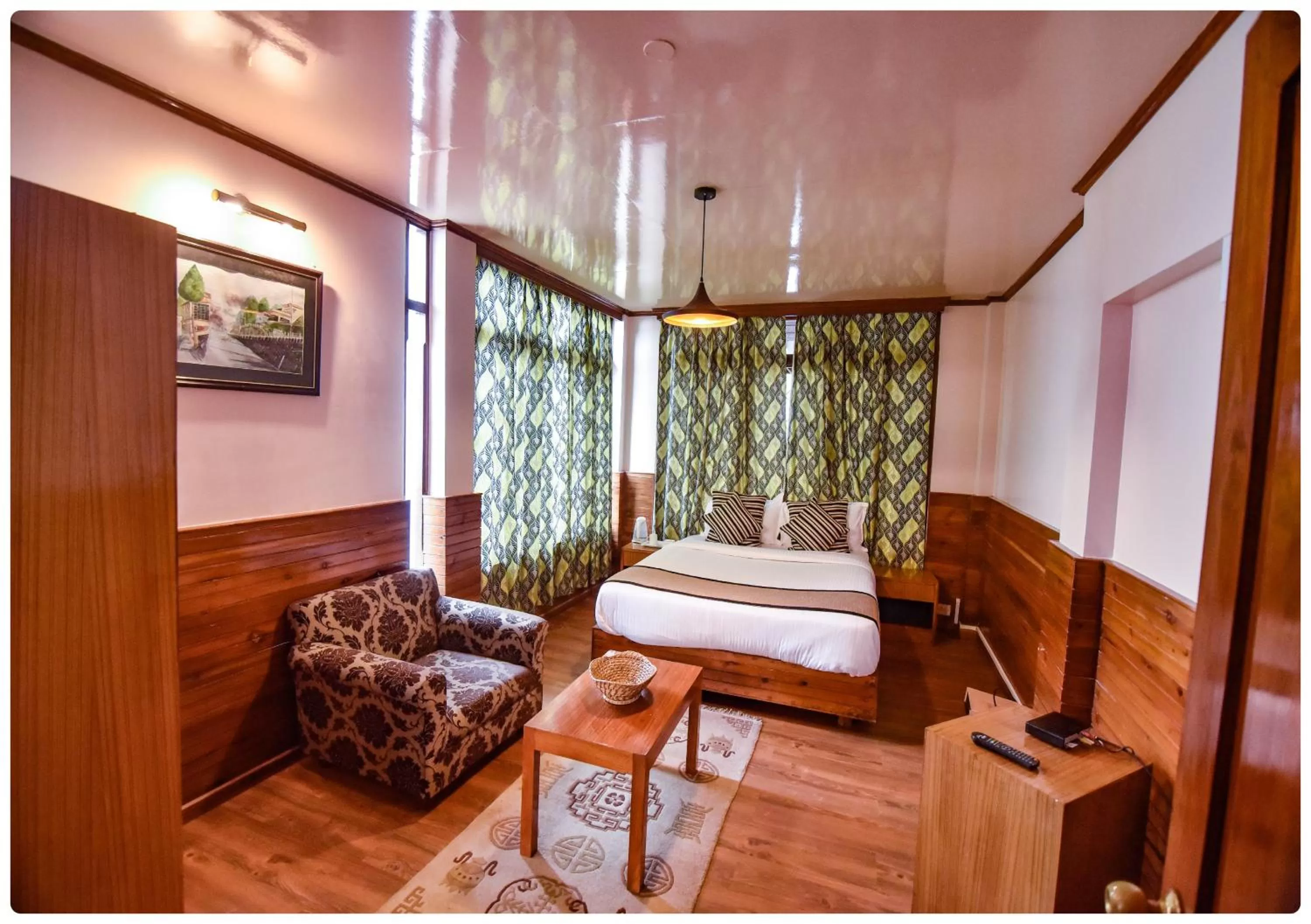 Bedroom in Cedar Inn