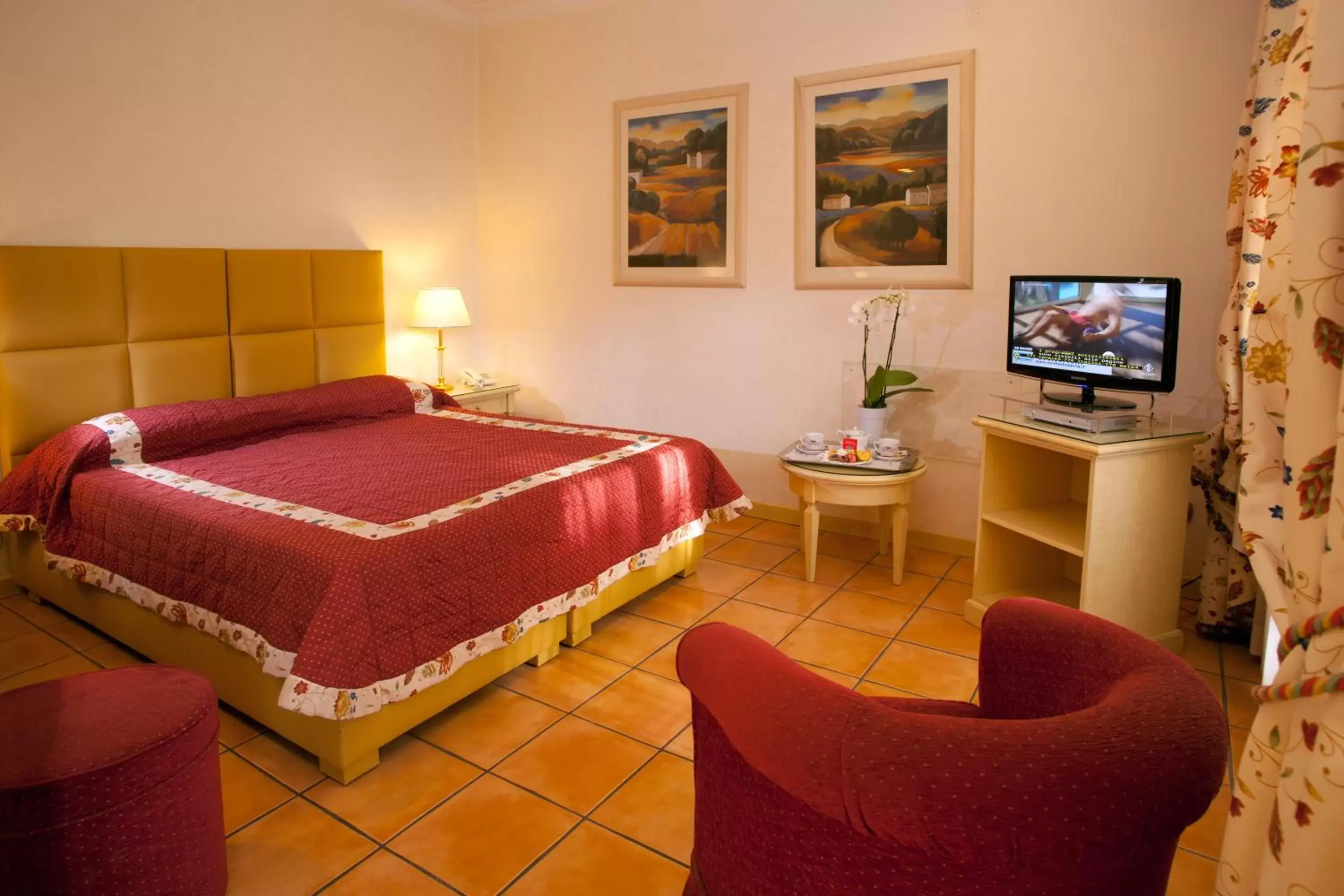 TV and multimedia in Hotel Piccolo Borgo