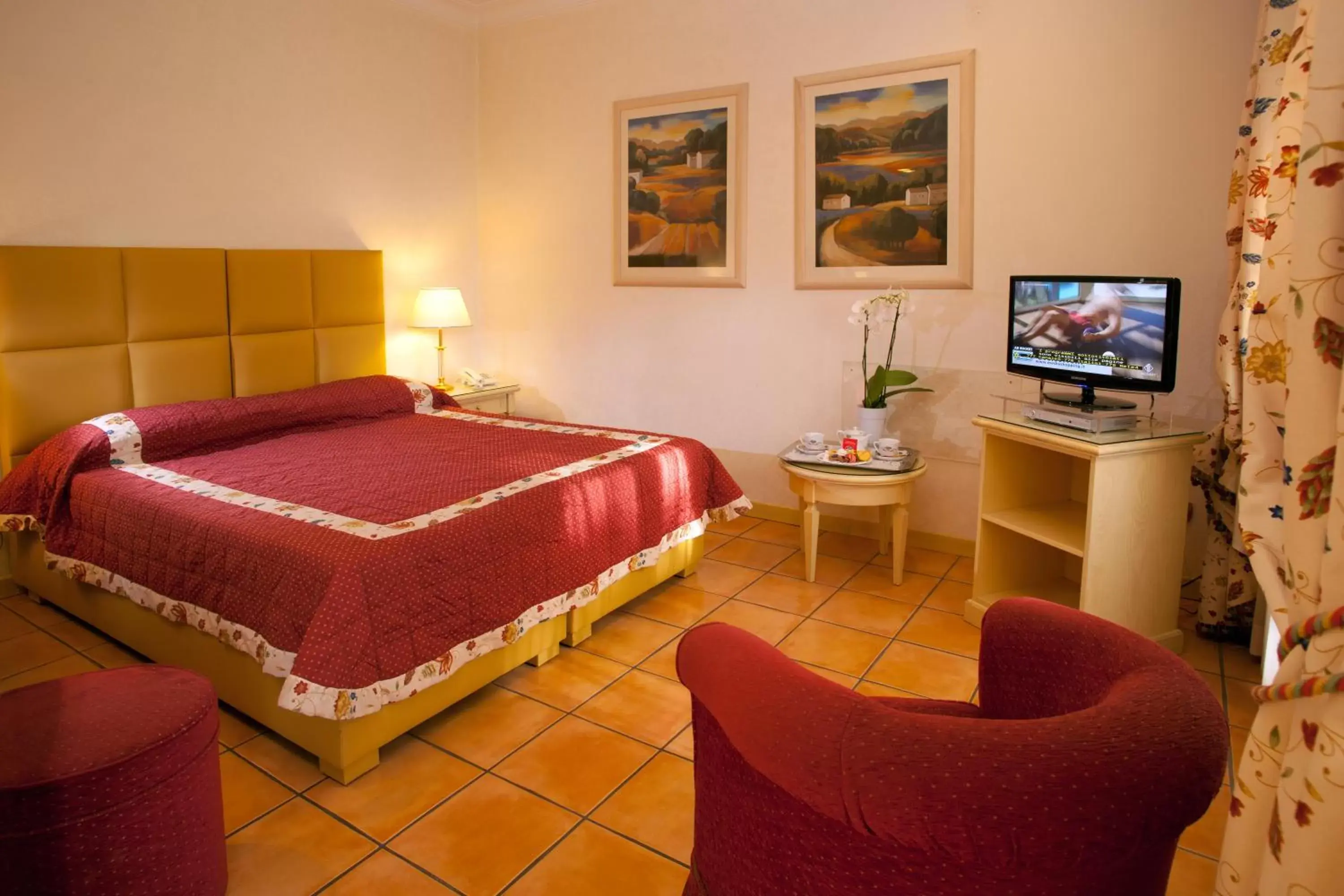 TV and multimedia, Bed in Hotel Piccolo Borgo TV and multimedia, Bed in Hotel Piccolo Borgo