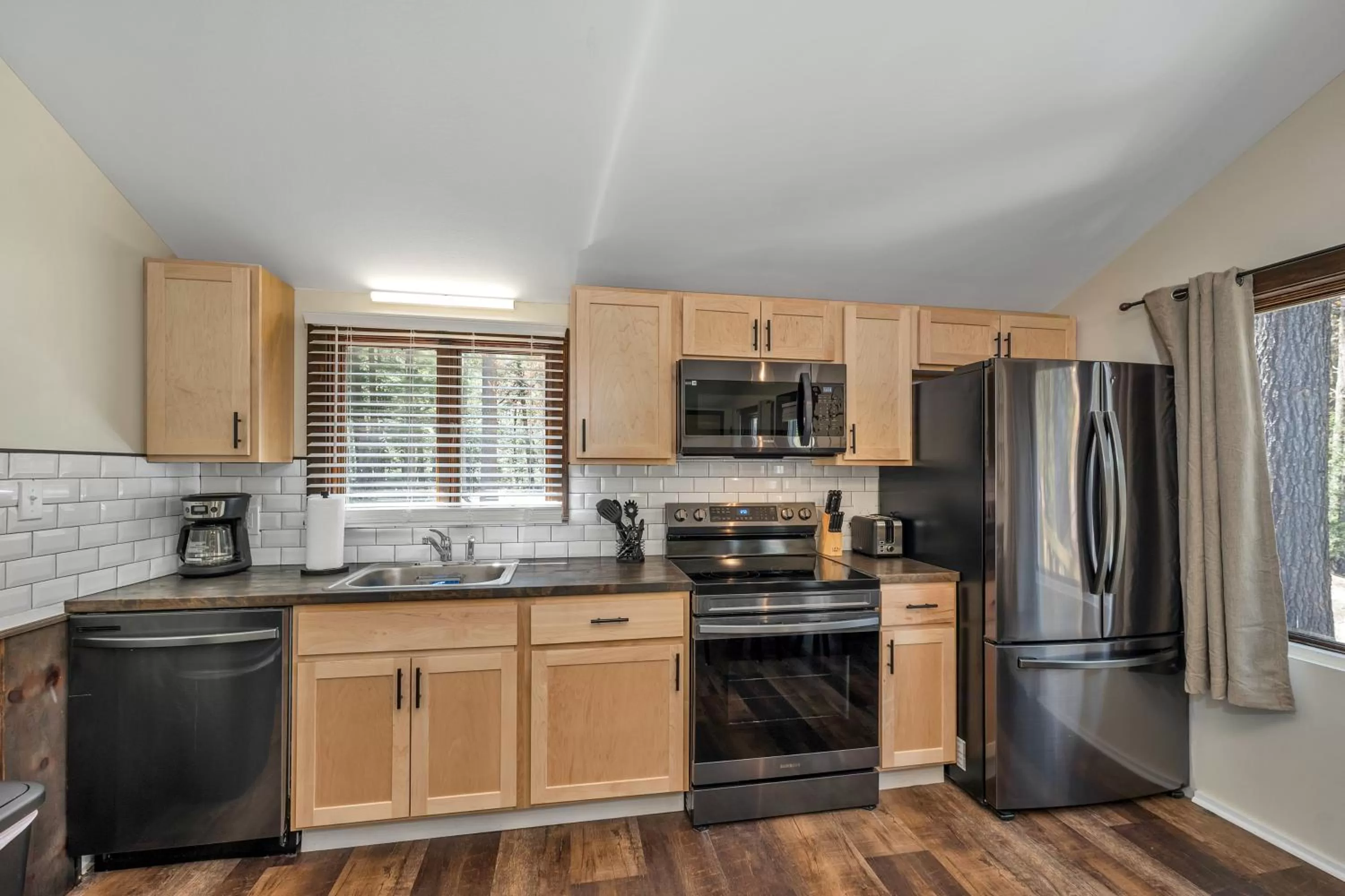 Kitchen or kitchenette in The Inn & More