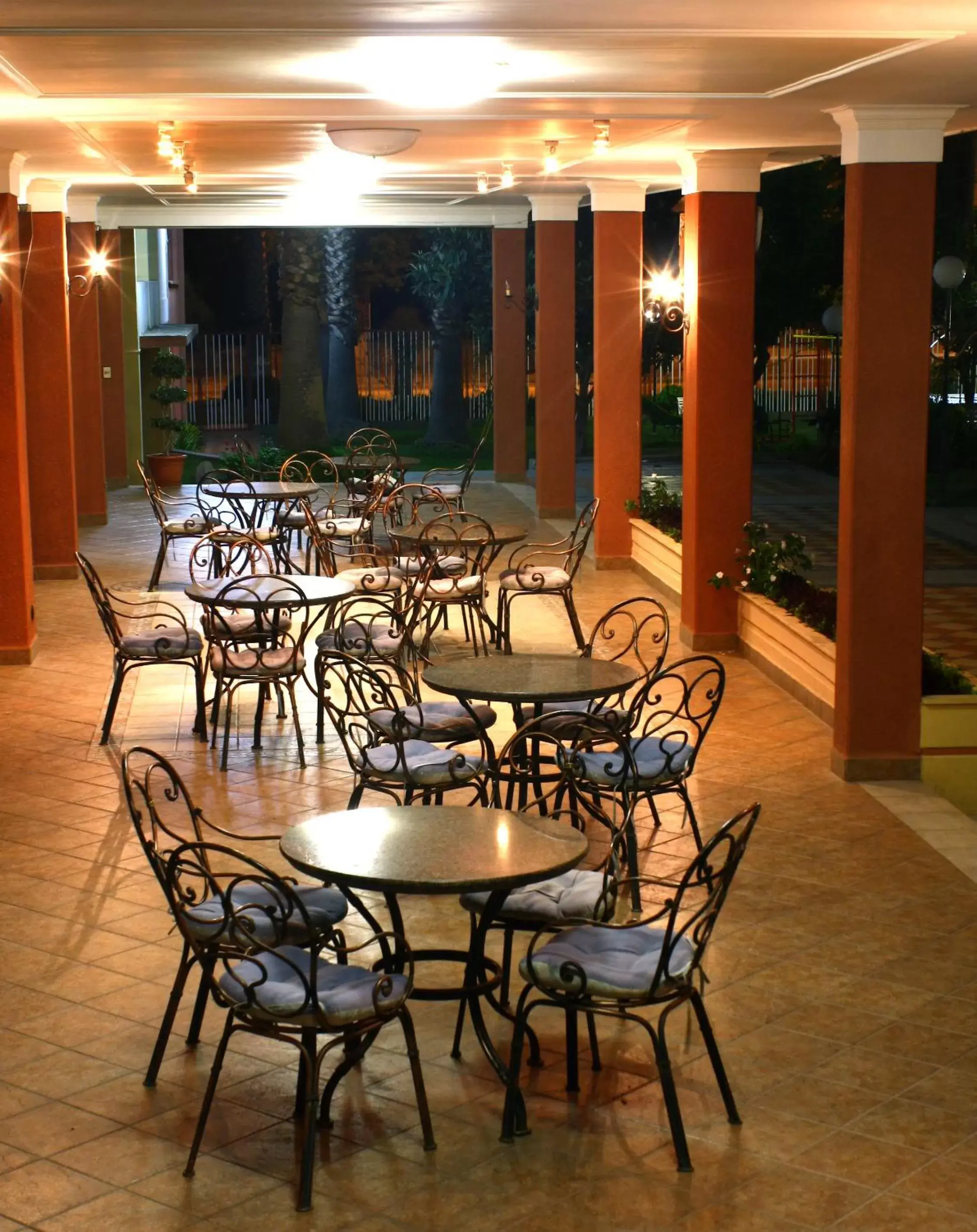 Patio, Restaurant/Places to Eat in Hotel Los Ceibos