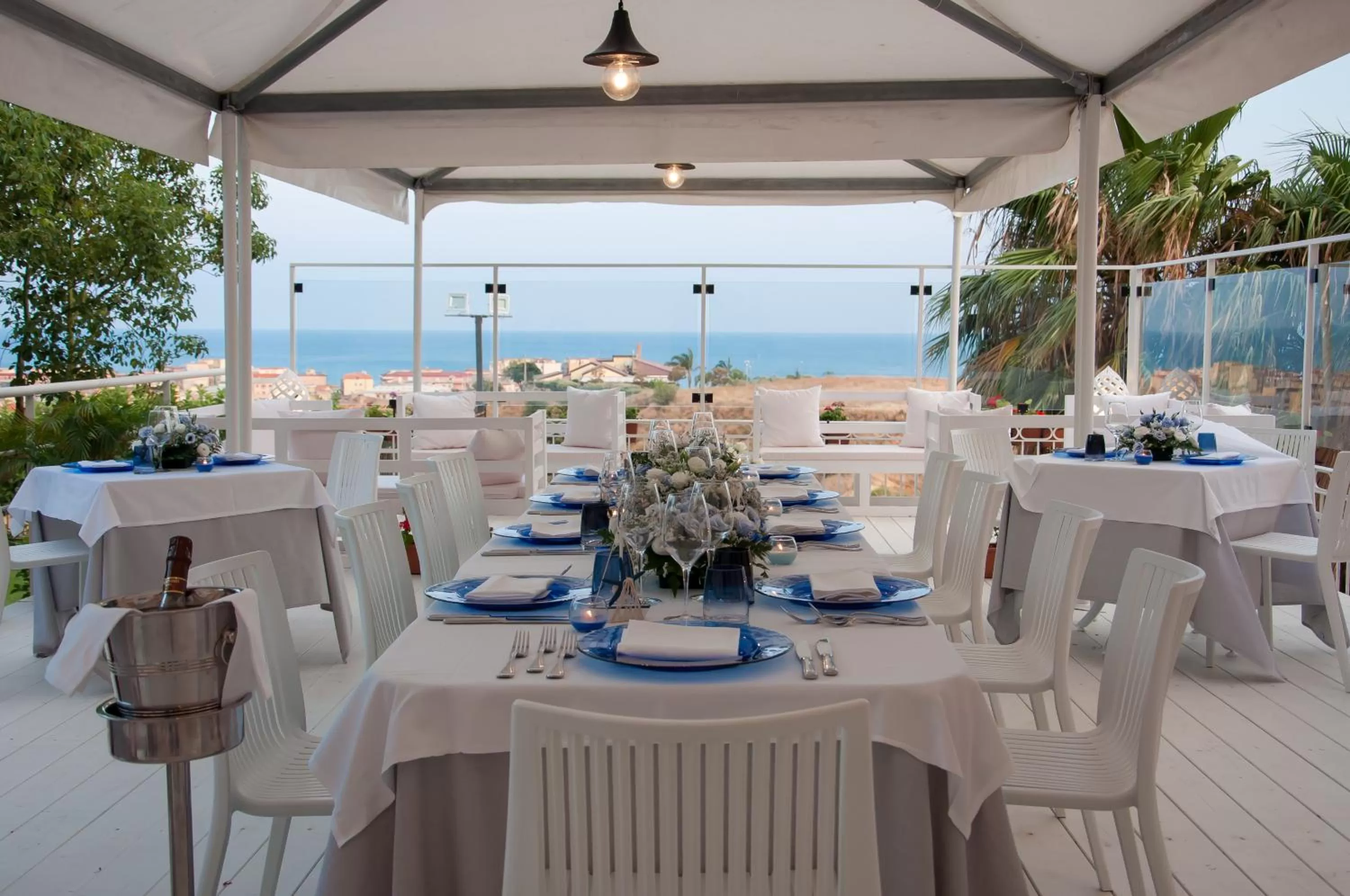 Restaurant/places to eat in Grand Hotel Paradiso