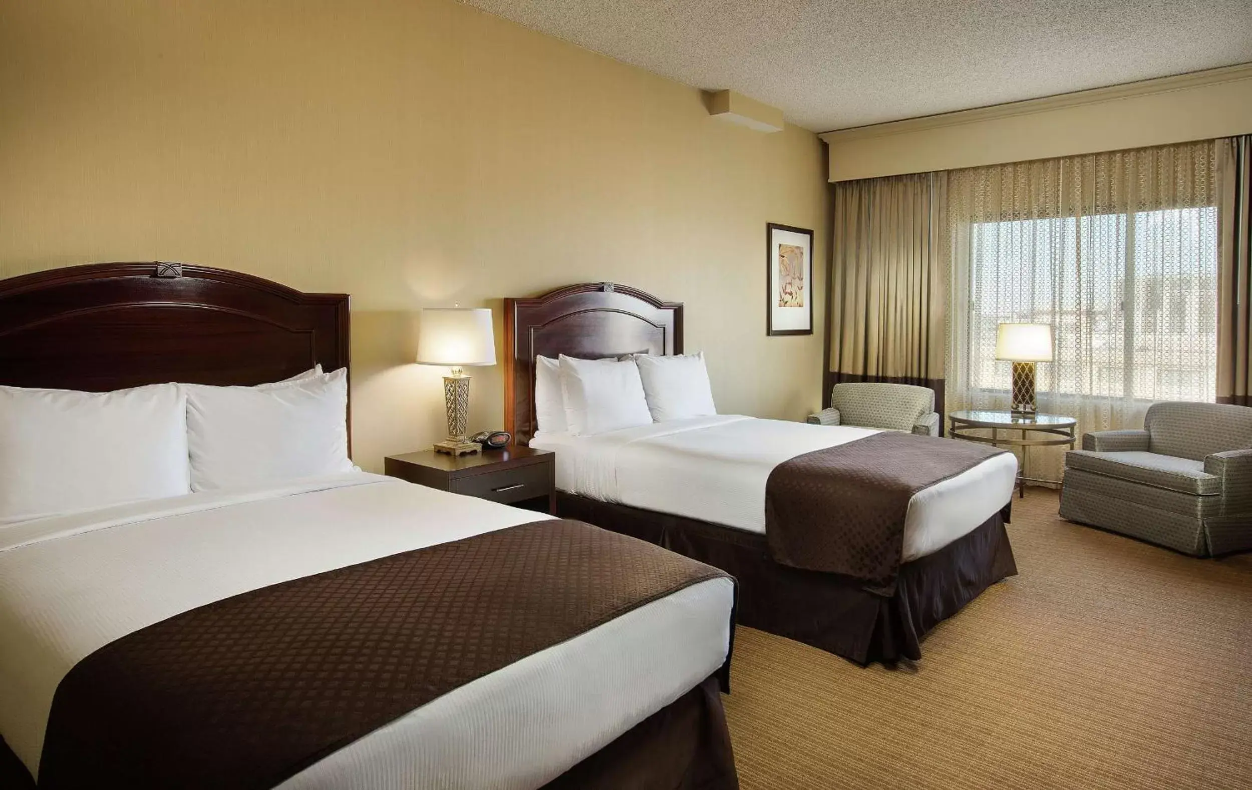 Living room, Bed in DoubleTree by Hilton Chicago O'Hare Airport-Rosemont