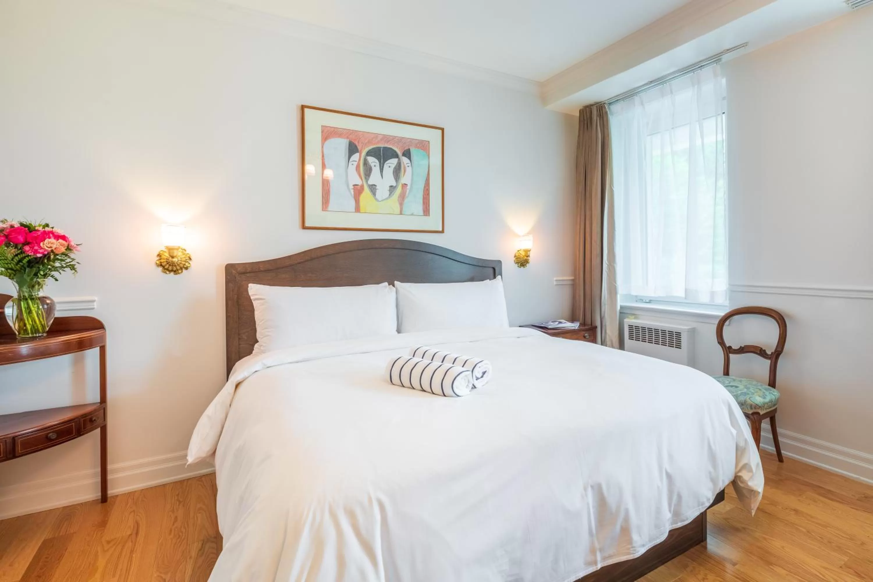 Photo of the whole room, Bed in StoneHaven Le Manoir - Relais & Châteaux