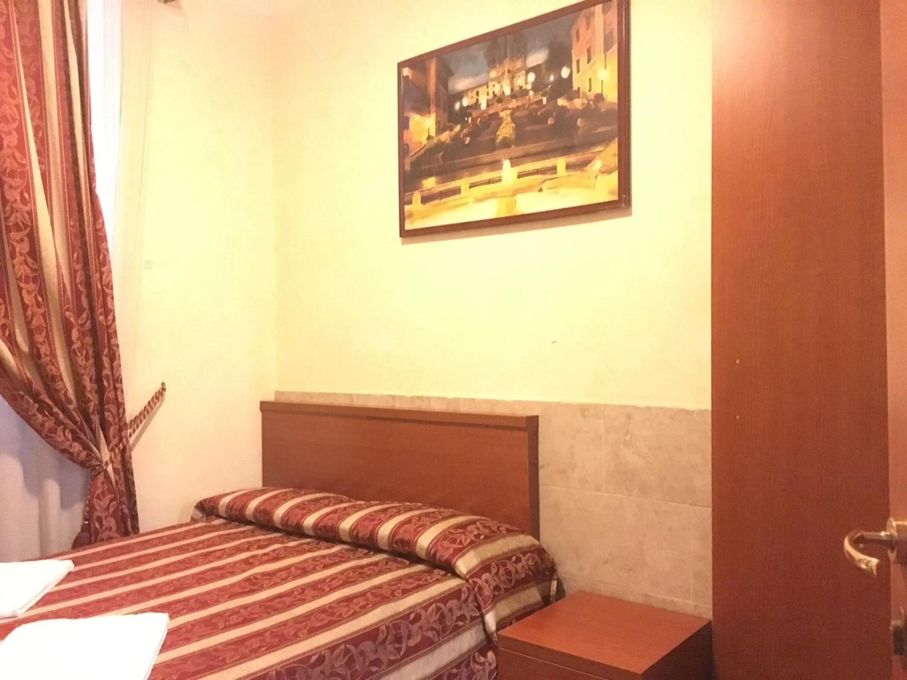 Decorative detail, Bed in Toffa Place In Rome