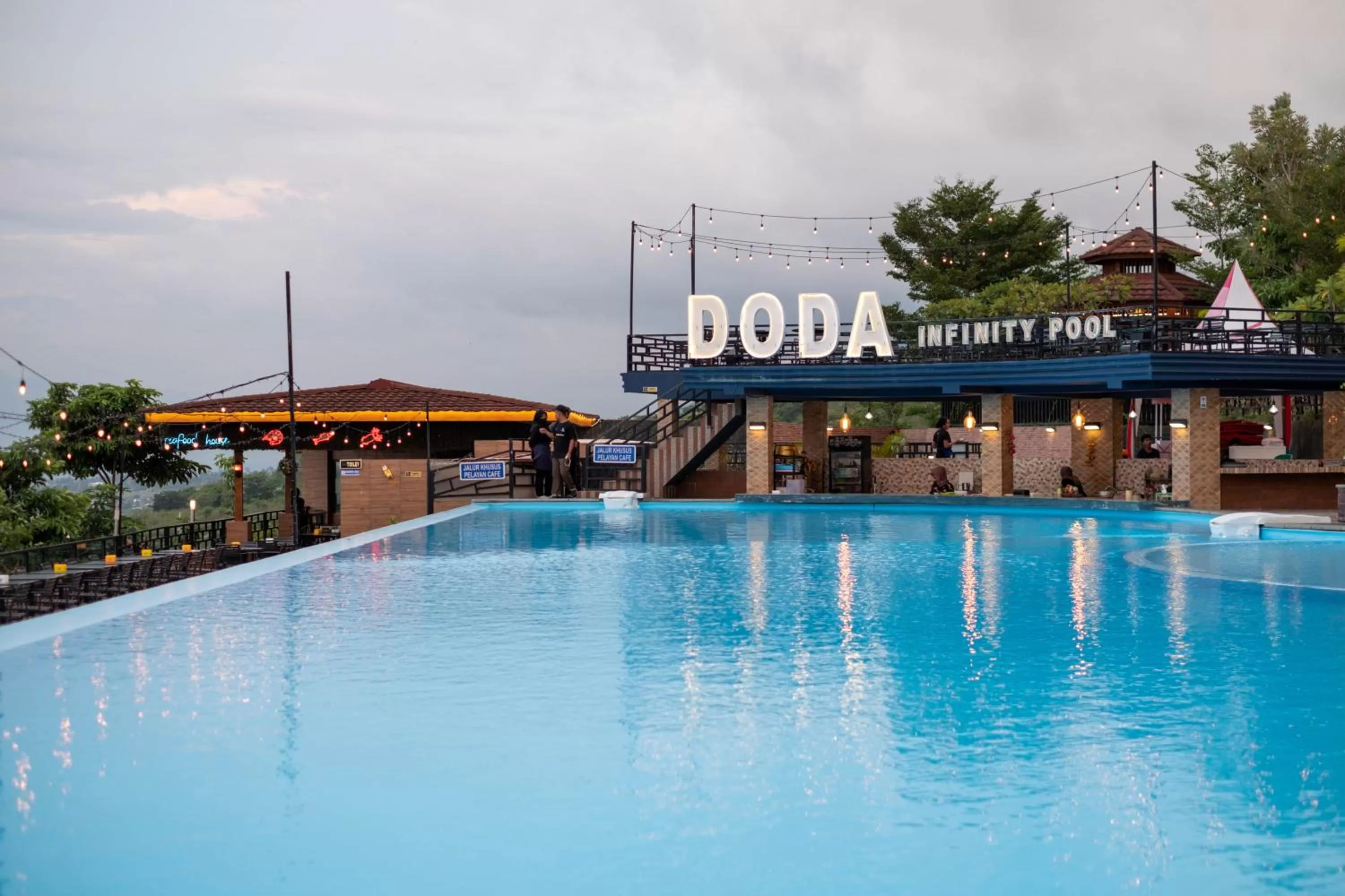 Swimming pool in Bukit Indah Doda Hotel & Resorts