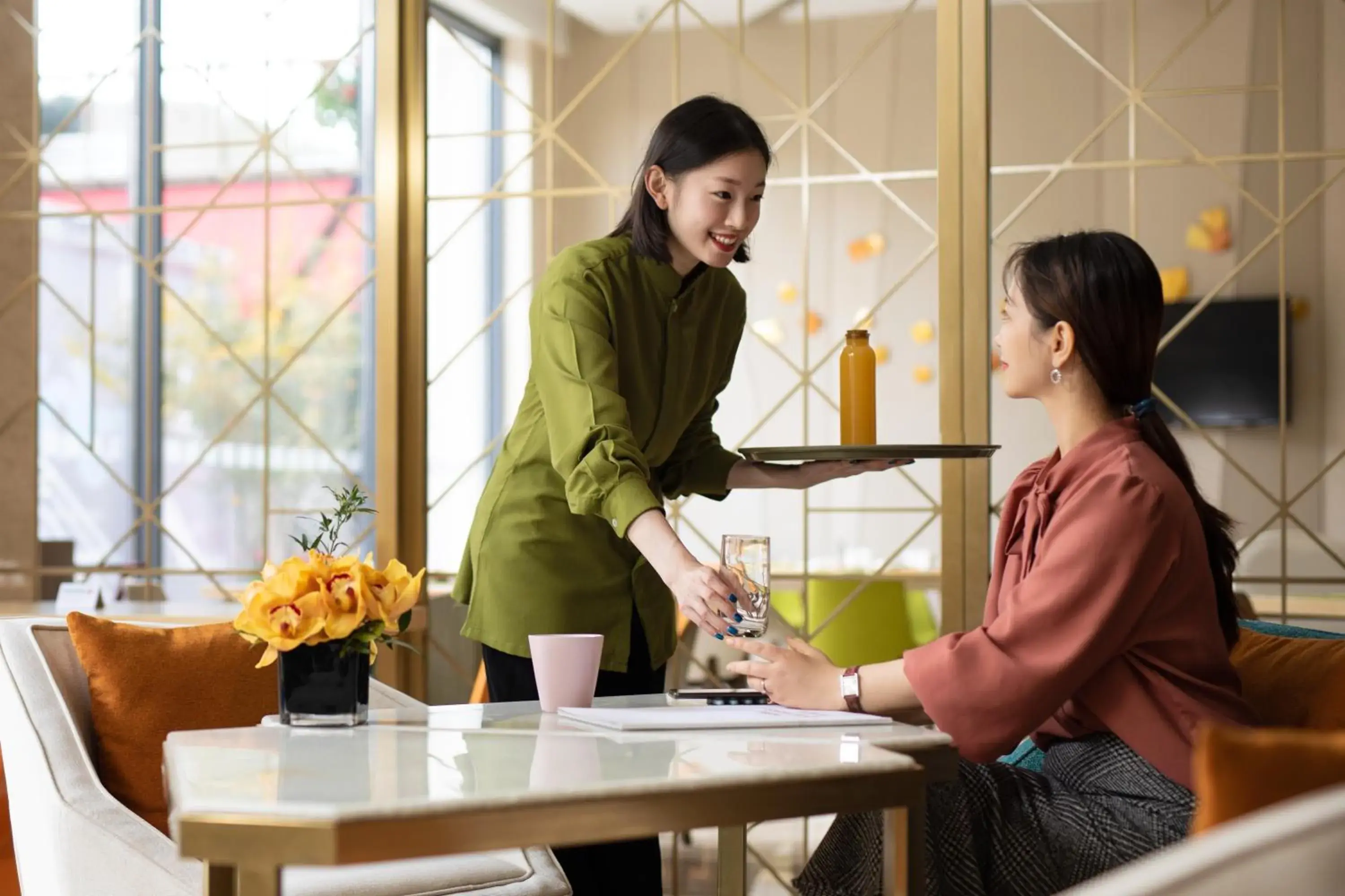 Staff in Holiday Inn Express Langfang New Chaoyang, an IHG Hotel