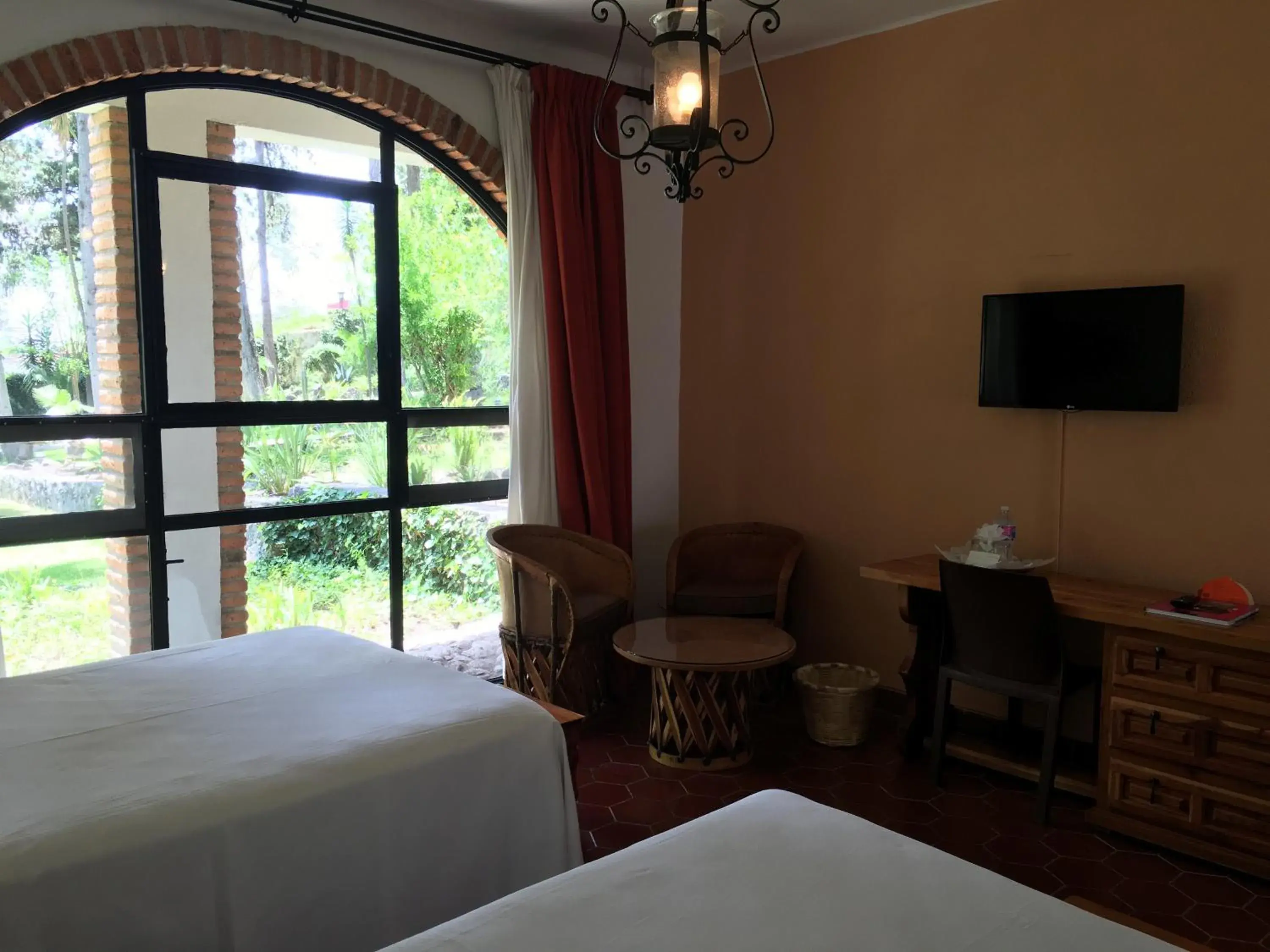 Bed, Room Photo in Rancho Hotel Atascadero